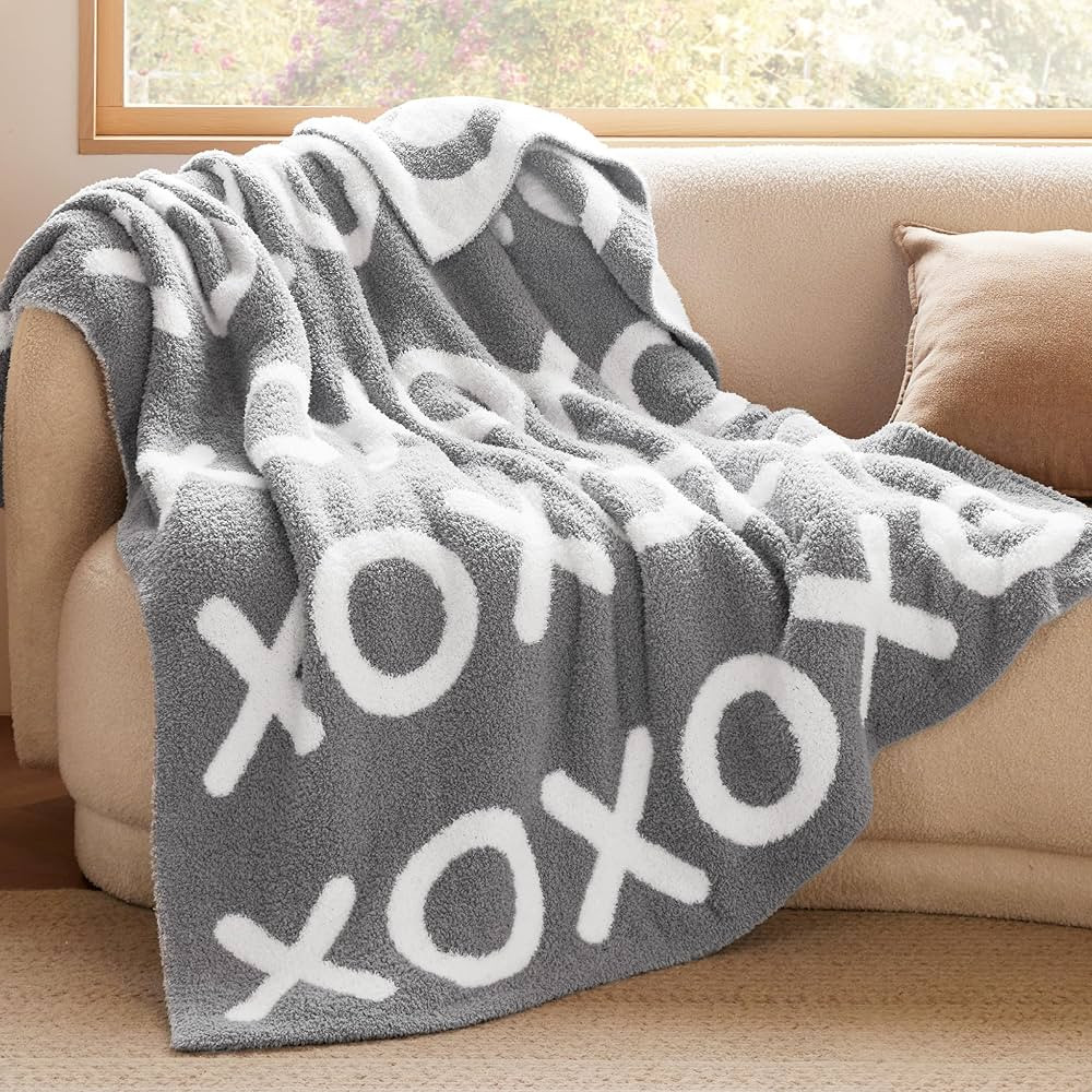 Bedsure Valentines Blanket Gift for Him and Her - Super Soft Throw Blanket, Fluffy Fuzzy Plush Li... | Amazon (US)