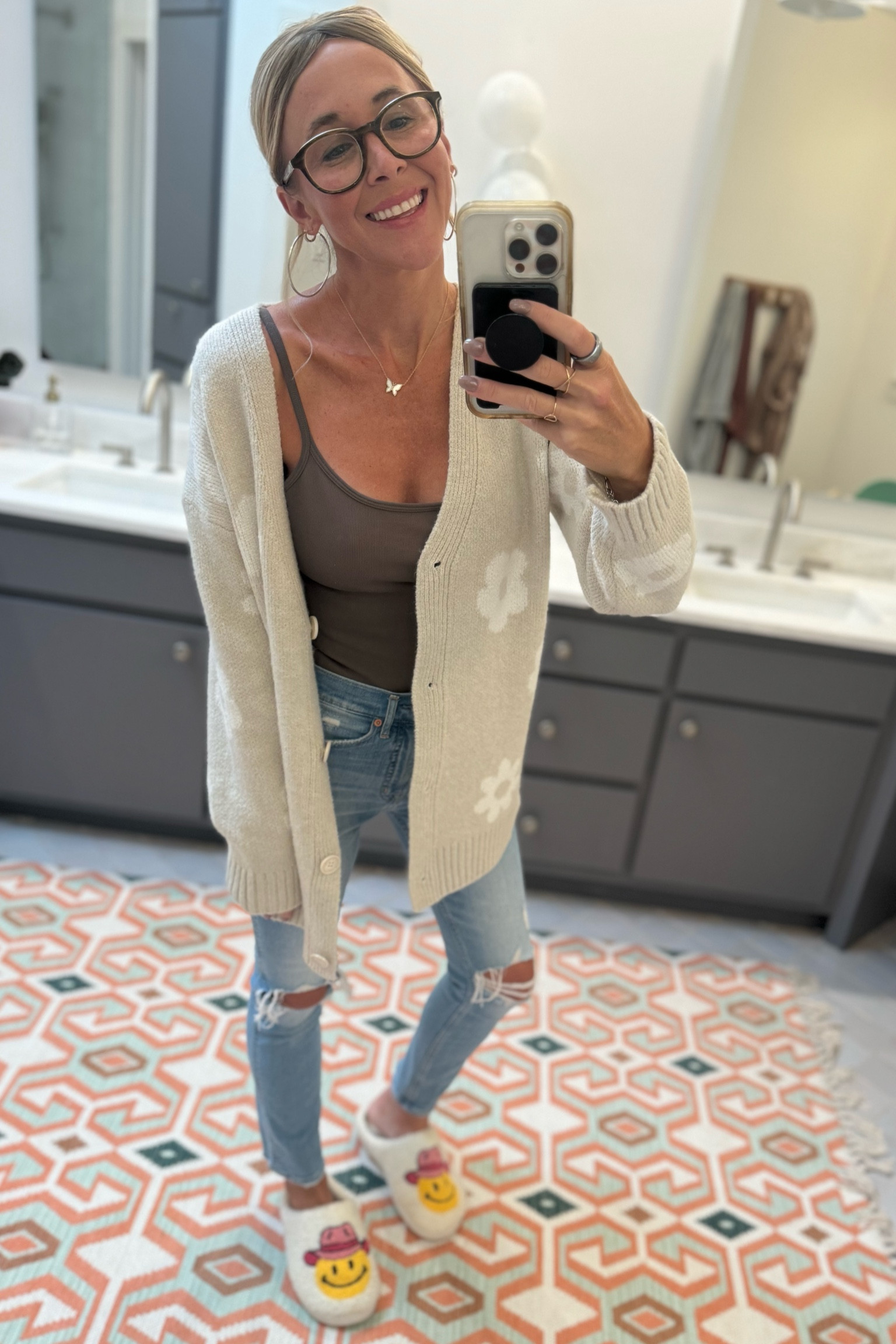 Today’s outfit! I love my new Walmart cardigan! 😍

#LTKStyleTip #LTKFindsUnder50 #LTKOver40