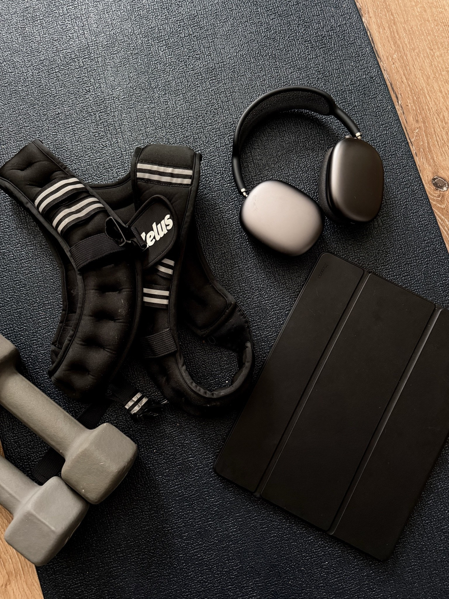 keeping my workout under 20-30 minutes lately & simple. 

Linking my must haves: Weighs, iPad, headphones, weighed vest & good music

#LTKfitnessgoals #LTKmomlife #LTKActive