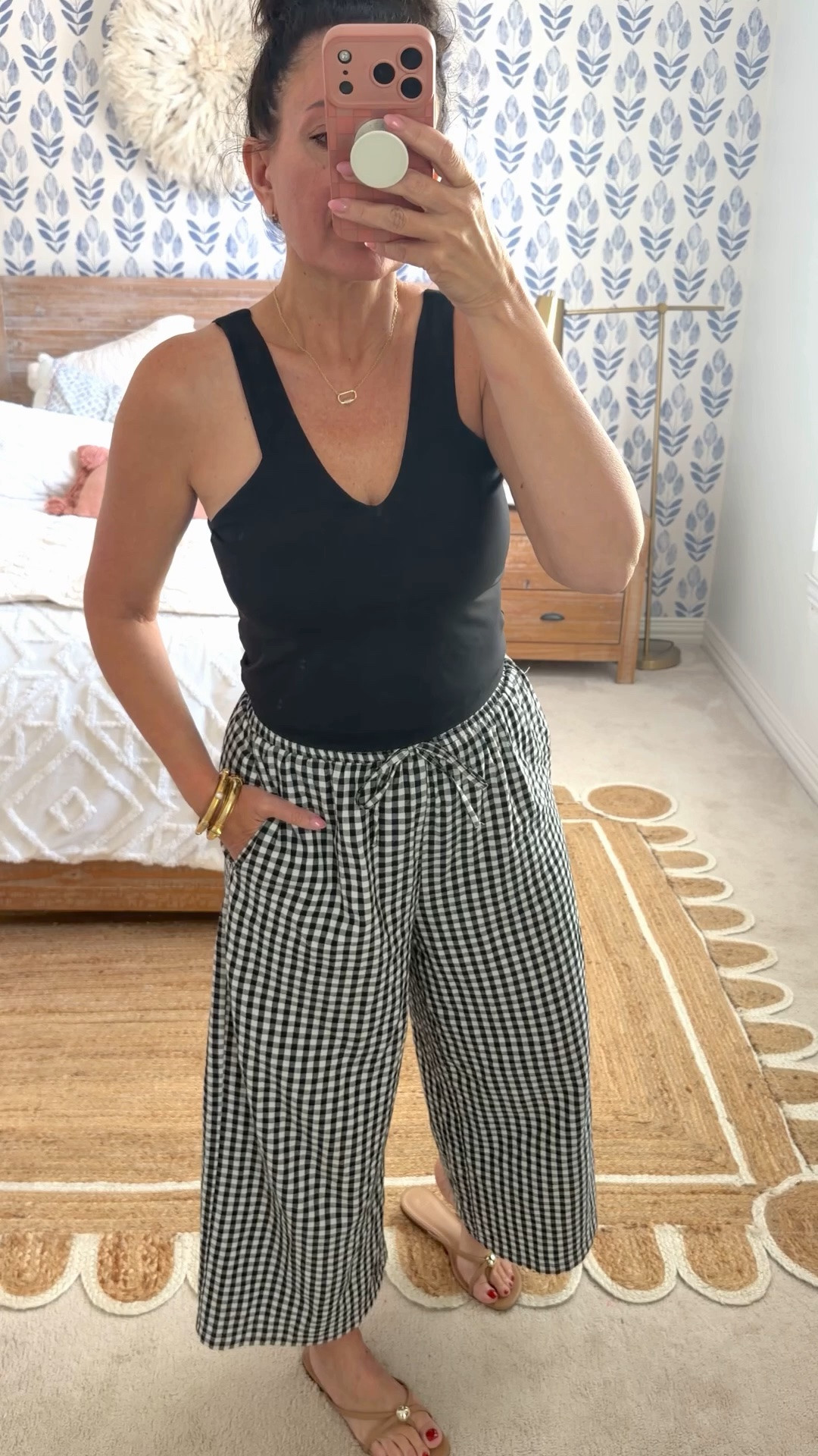 Medium in these adorable gingham cropped pants! 
Small in this tank with a built in bra! Also linked some other cute tope that would work well with these pants!
.

#LTKootd #LTKmomlife #LTKSeasonal