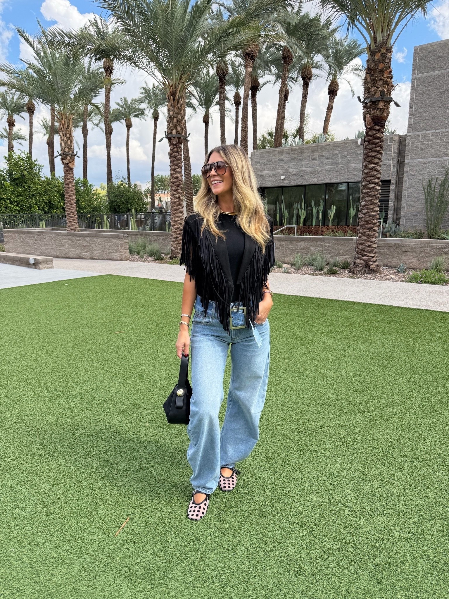 Amazon weekly top seller

Fringe Shaw is so cute for country concerts or a casual day! And these jeans are also a top seller. Love the chunky belt!