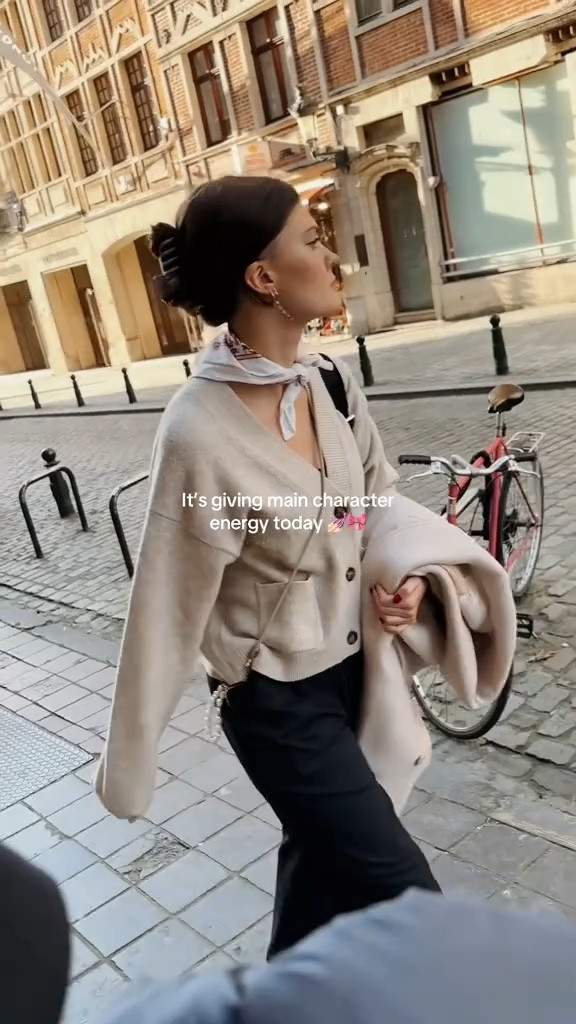 Main character energy 🔥

🏷️: Uniqlo finds, tall pantalon, trousers, darkblue, donkerblauw, vest, beige, herfst proof, autumn fall fashion 2024, what to wear, brussels, Belgium 

#LTKeurope #LTKstyletip #LTKautumn