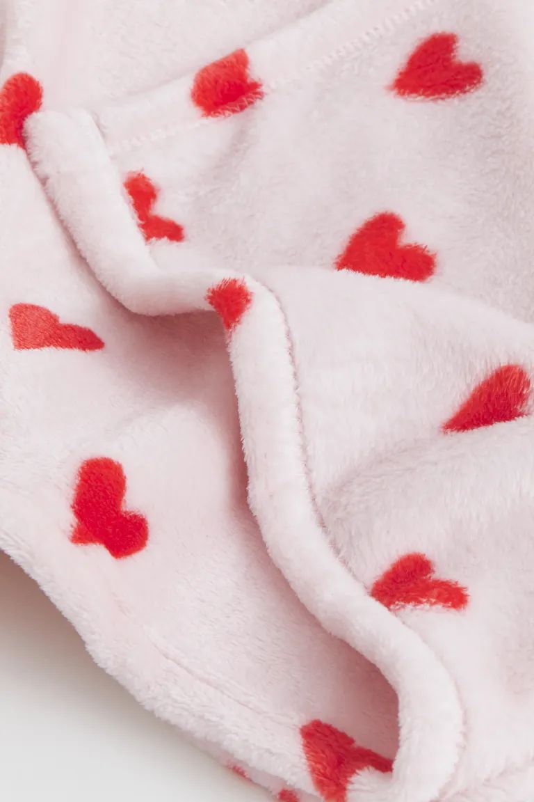 Patterned Fleece Throw - Light pink/hearts - Home All | H&M US | H&M (US + CA)
