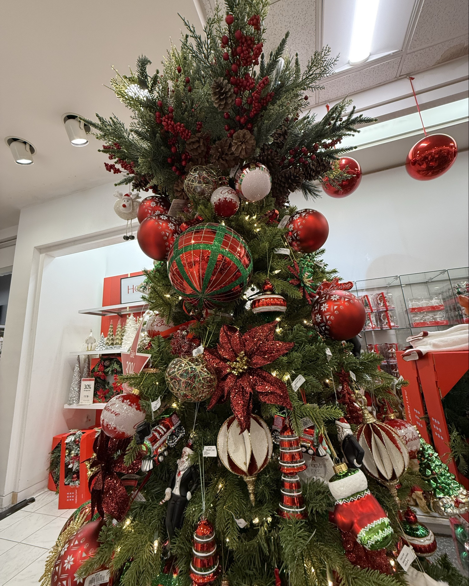 Holiday decor shopping in FULL BLAST! 🎄♥️✨🌟 

#LTKSeasonal #LTKHoliday #LTKFindsUnder50