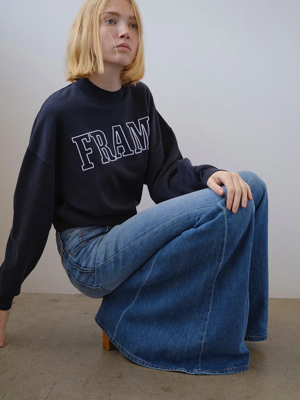 FRAME Block Letter Sweatshirt  in  Navy | Frame Denim