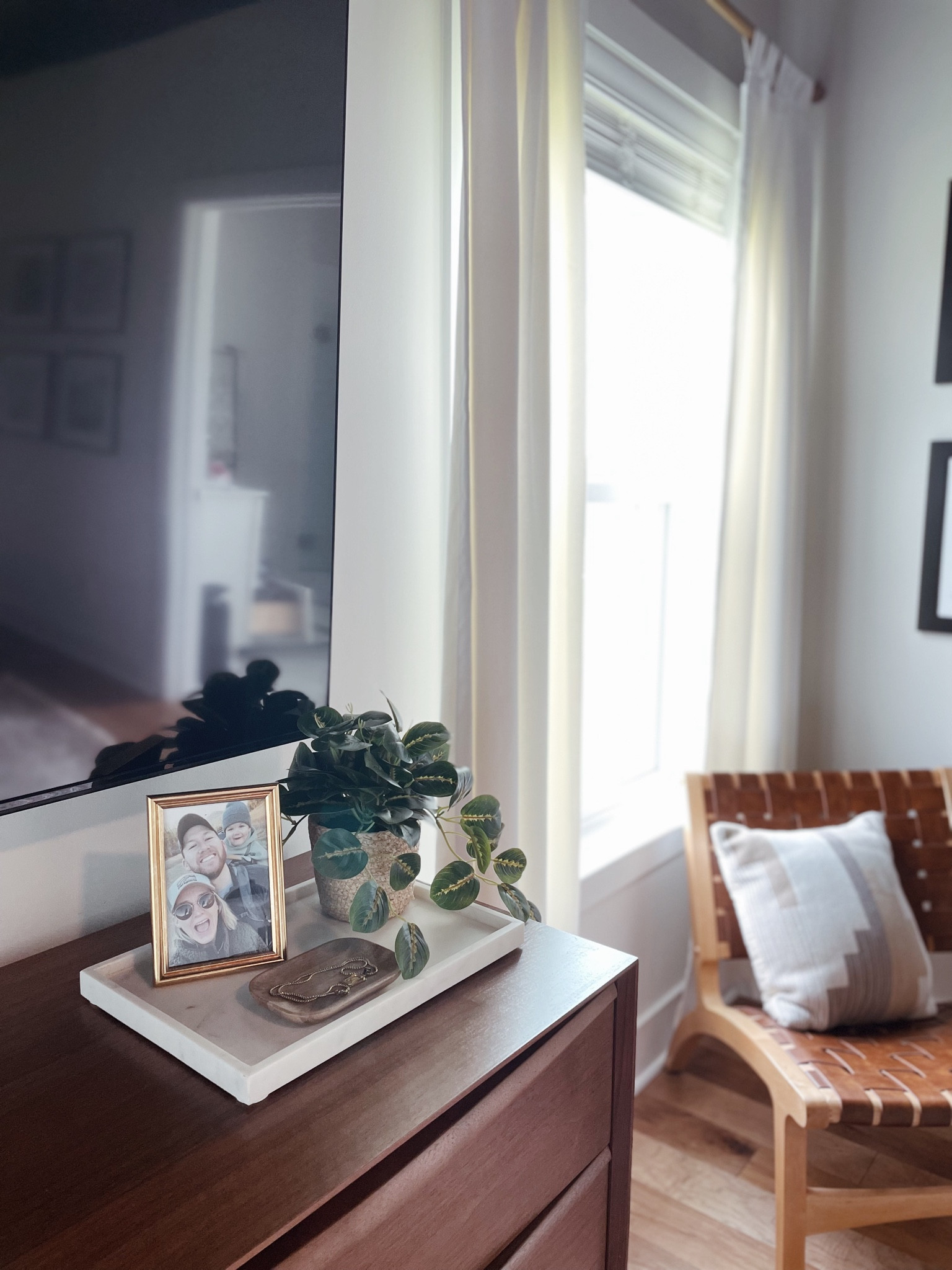 Home decor, master bedroom decor, dresser decor, accent chair, decorative tray, marble tray 

#LTKhome