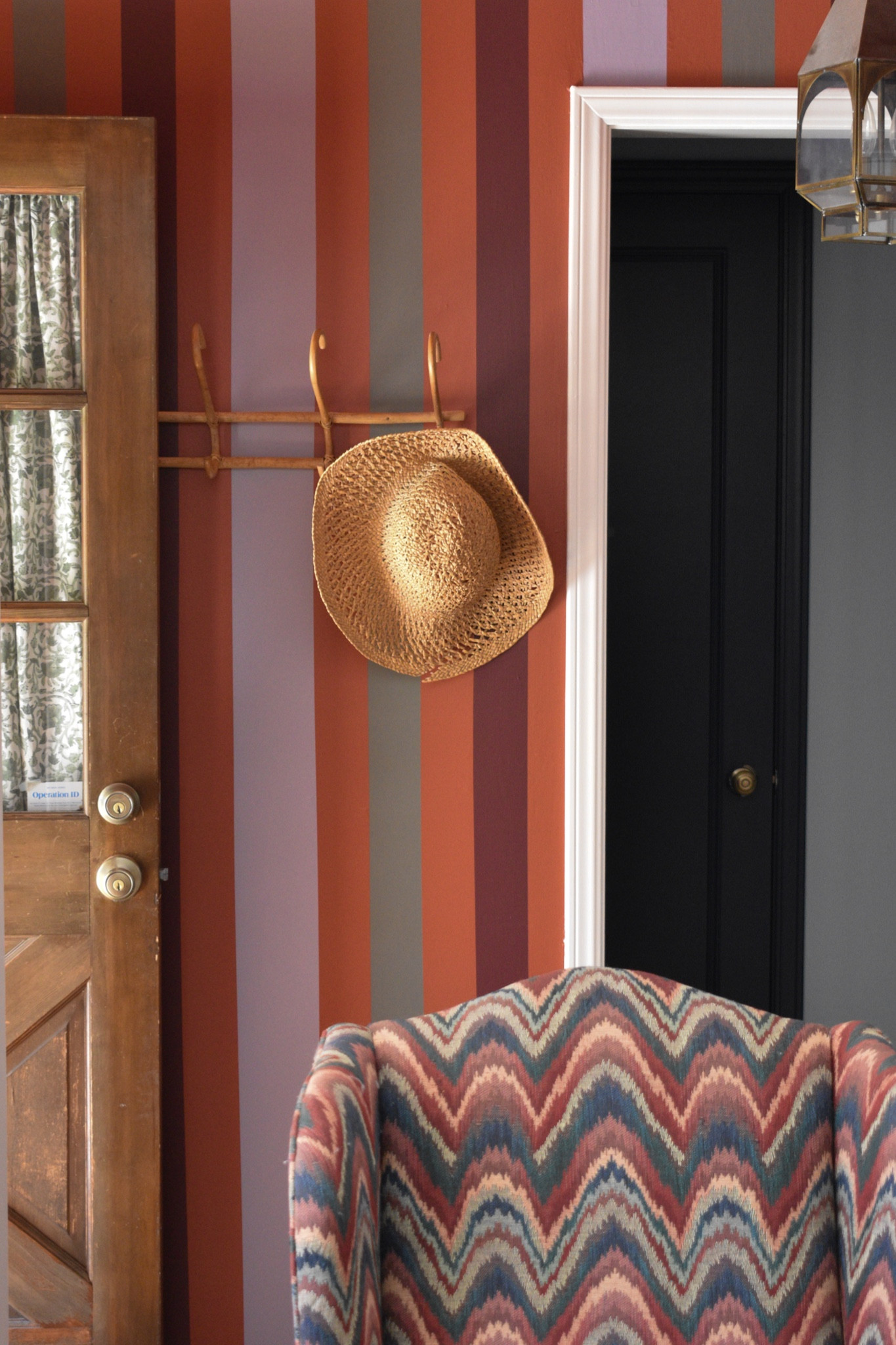 I sourced some similar vintage finds like the ones I bought second hand to decorate my entry way! 

#LTKhome