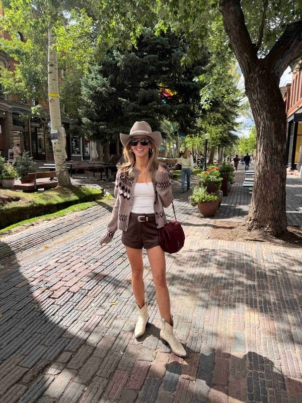 brown suede shorts with fair isle sweater, aspen outfit

shorts - wearing size 0 (i usually wear size 24 in jeans for reference)

this is my FAVORITE tank for under sweaters because it's bra-free and so comfy + easy to tuck in

#LTKootd #LTKSeasonal #LTKdayinmylife