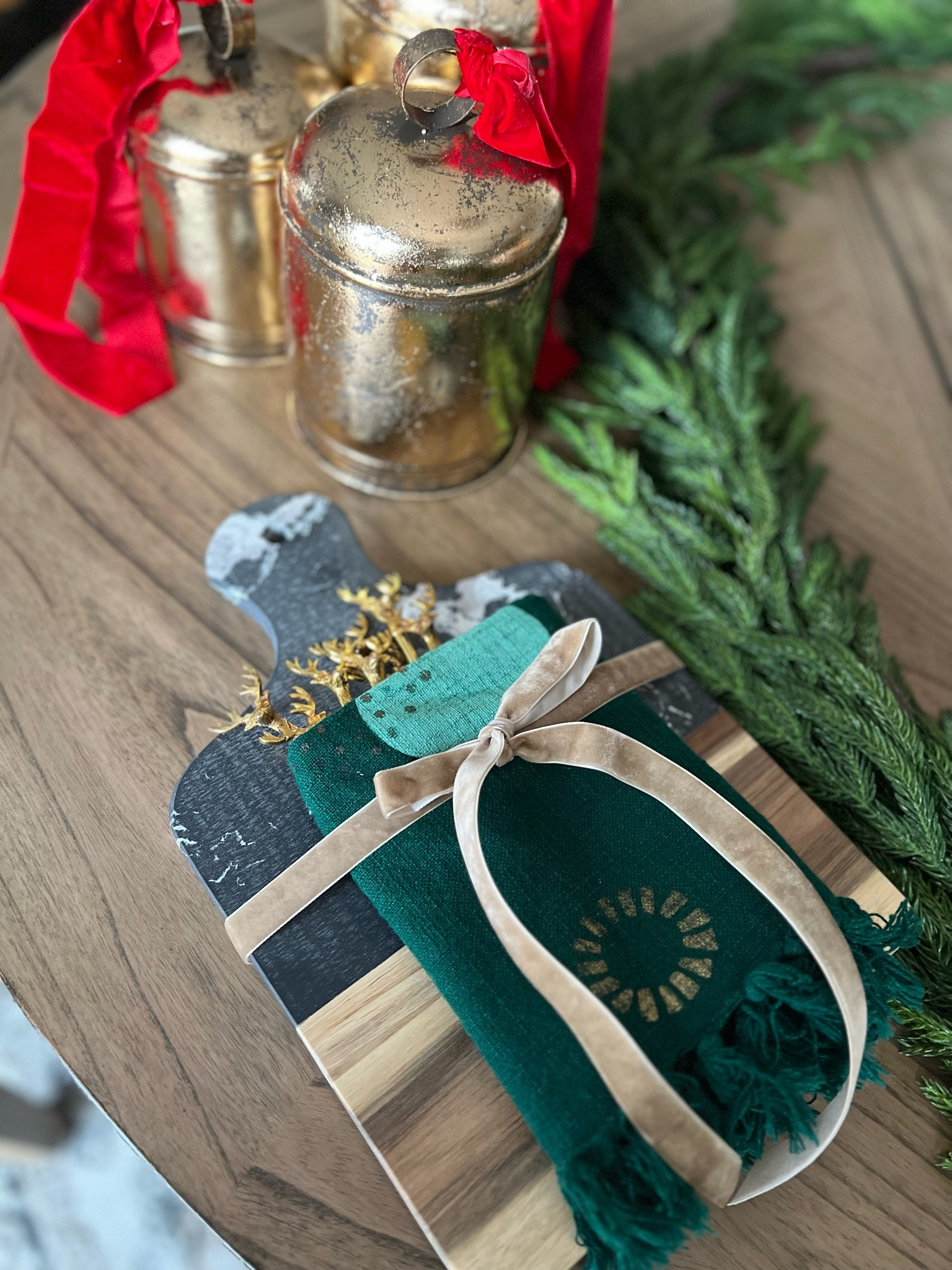 Hostess Gift Idea!

A cutting/cheese board
A Holiday-themed kitchen towel
Reindeer forks and knives for appetizers 



#LTKHoliday #LTKGiftGuide #LTKSeasonal