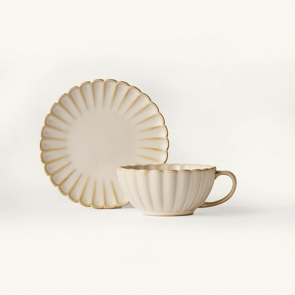 Scalloped Cafe Cup & Saucer Set / Cream | Ama La Vita