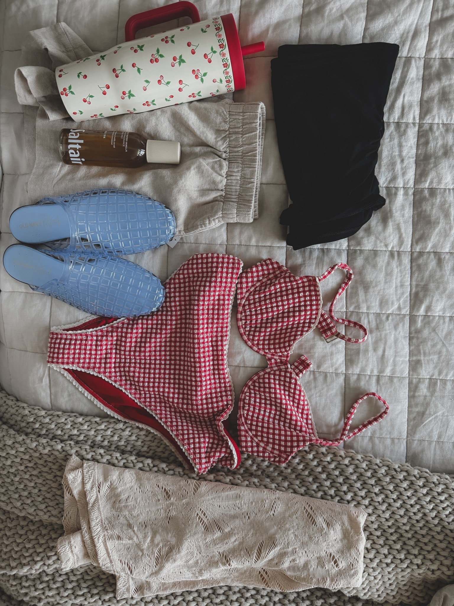 packing for a beach weekend — these are my go-to pieces i throw in my bag every time, from swim to easy layers and the essentials i always reach for

beach bag essentials, beach weekend packing, vacation outfits beach, summer outfits 2026, swim outfit ideas, pool day outfit, casual summer outfits, coastal style outfits, preppy summer style, mom beach bag, summer travel essentials, easy summer outfits, simple outfit ideas, capsule wardrobe summer