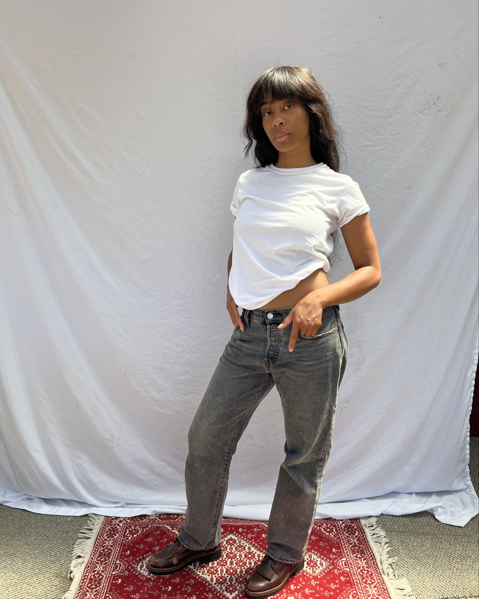 white t, faded grey jeans, brown boots.

#LTKStyleTip #LTKShoeCrush