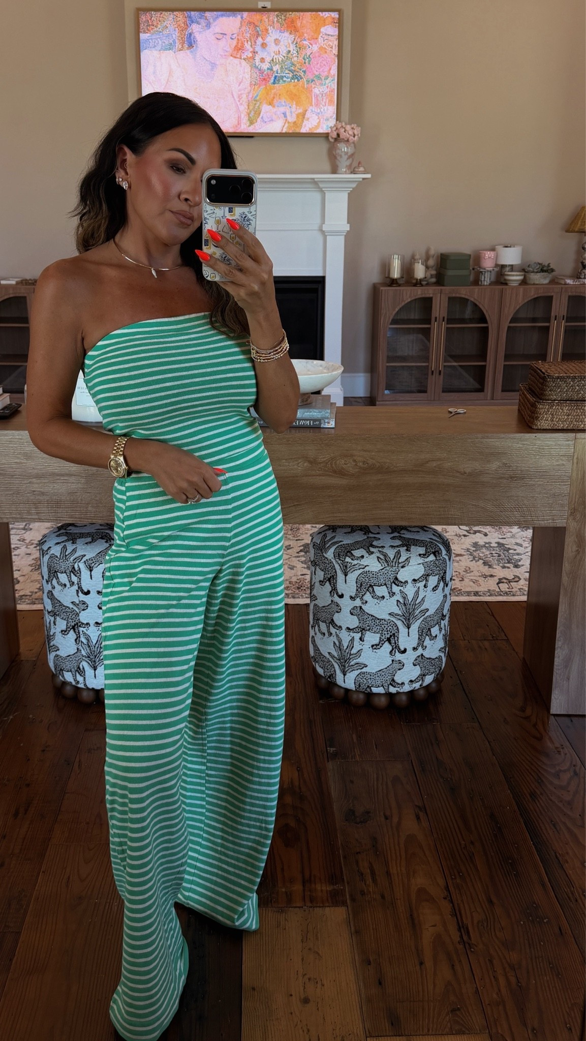Absolutely love these sets. 

Own way too many! 

Wearing an xs 

5’2/130 lbs/34 DD/25” waist