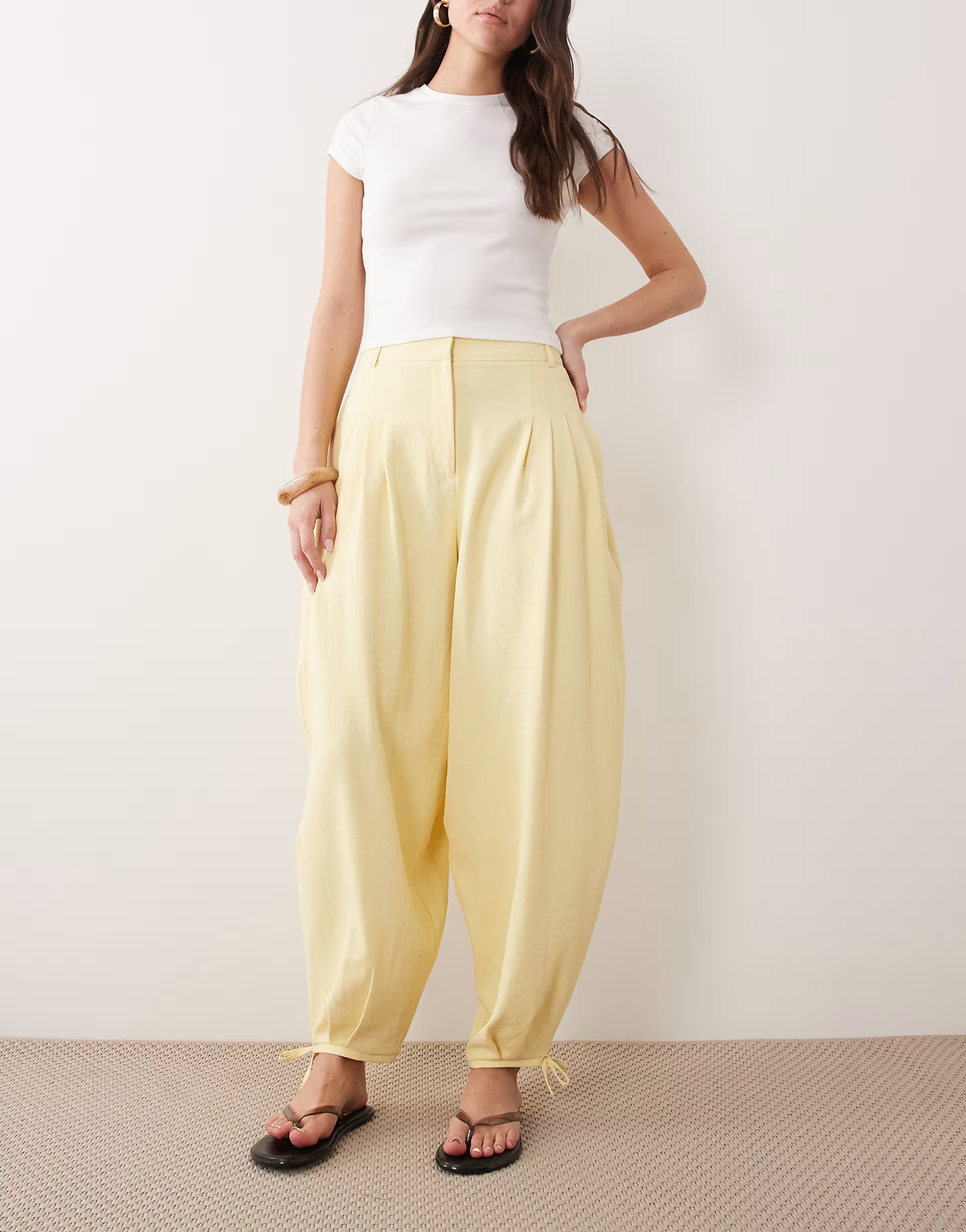 Miss Selfridge \u2013 Elegante Ballonhose in Buttermilchgelb | ASOS (Global)