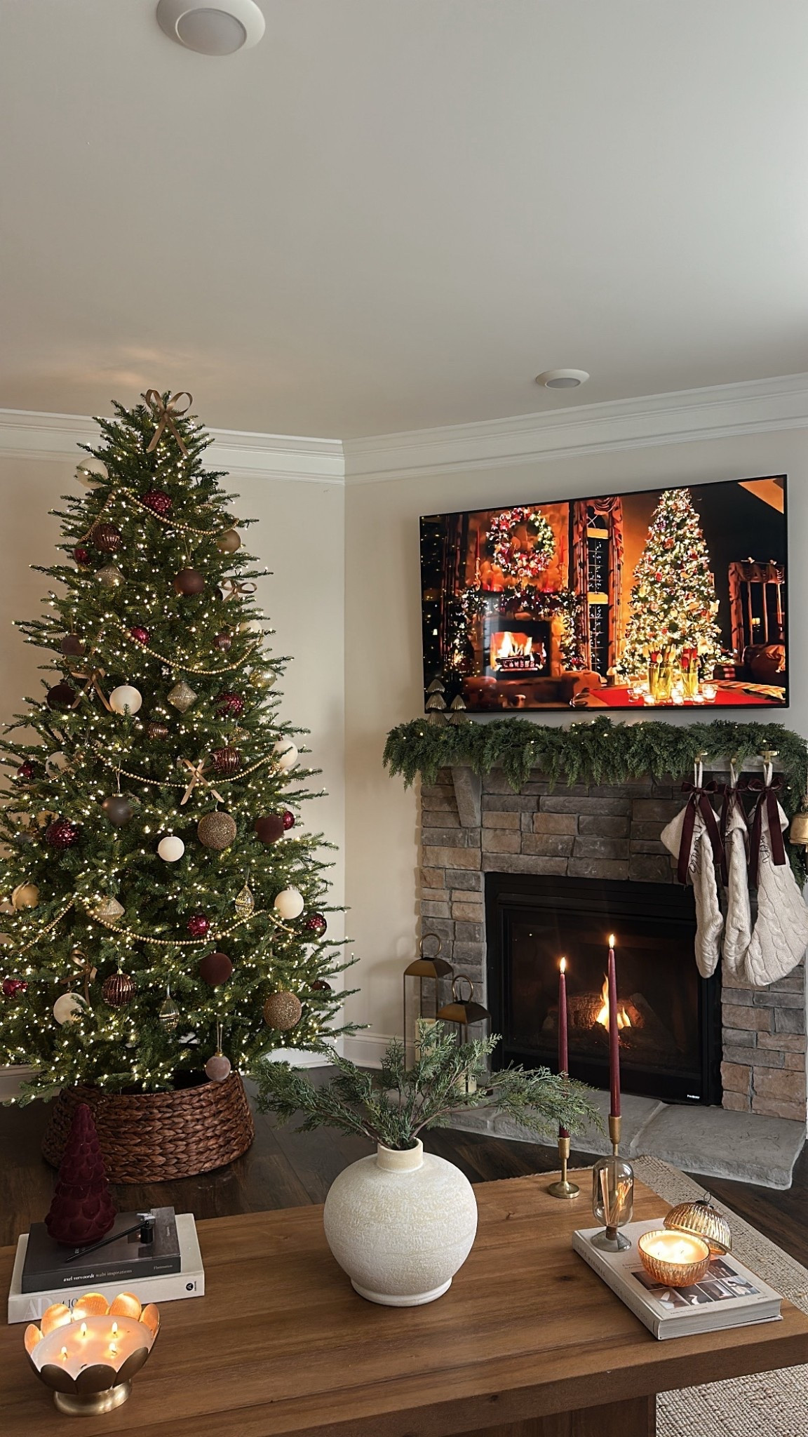 Christmas decor in our home 🫶🏼

#LTKHome #LTKHoliday #LTKSeasonal