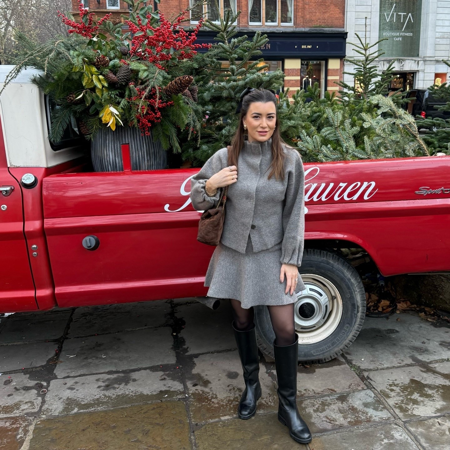 A knitted set is the perfect combo. Wear it together or mix and match each piece with your existing wardrobe.
Both from @zara 
Knitted bomber 9598/170/801
Knitted skirt 9598/169/801
@massimodutti riding boots 
@calzedonia brown 30 denier tights.