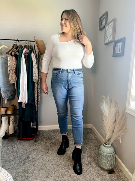 Old Navy mid rise OG straight jeans size 12. Classic fit in classic wash, room in the thighs and butt. Currently 30% off. $28 

#LTKsalealert #LTKcurves #LTKSeasonal