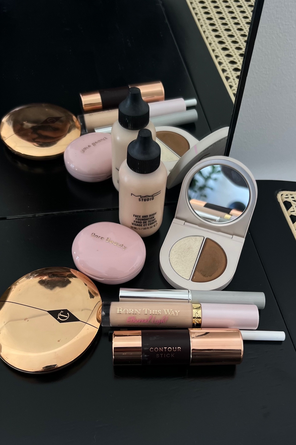 se eu perdesse todas as minhas maquiagens, essas seriam as que eu iria correndo comprar… 🖤

#LTKbrasil #LTKbeauty