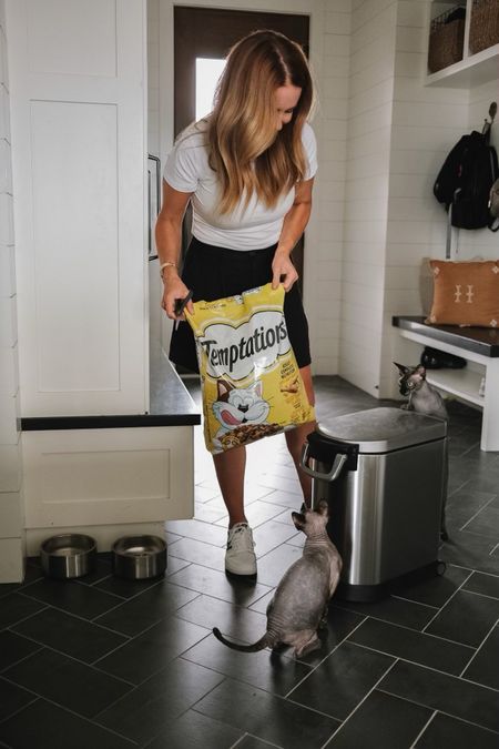 I love my pets, wayyy more then I ever thought I would! Hah May is National Pet Month and there is no better time to celebrate then getting all the essentials on @walmart’s site! 
Here’s some of Bruce and Frankie’s faves. 
#WalmartPartner #nationalpetmonth
