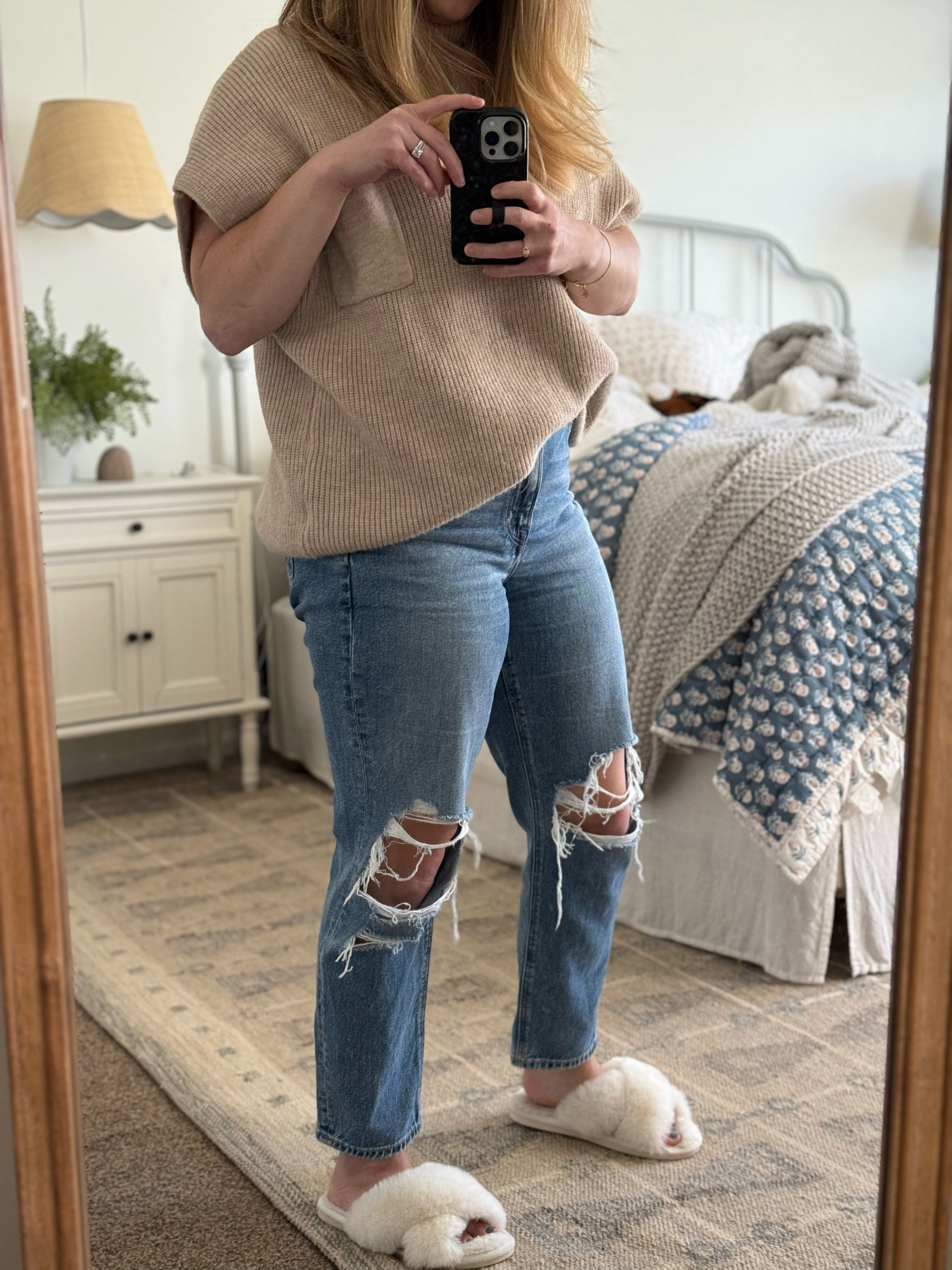 OOTD | my go to jeans from American Eagle on on sale! 

Size Large Too
Size 8 pants 
Midsize mama 🫶🏼

#LTKmidsize #LTKsalealert #LTKfindsunder50