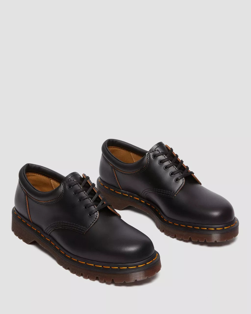 8053 Vintage Smooth Leather Oxford Shoes | Dr. Martens