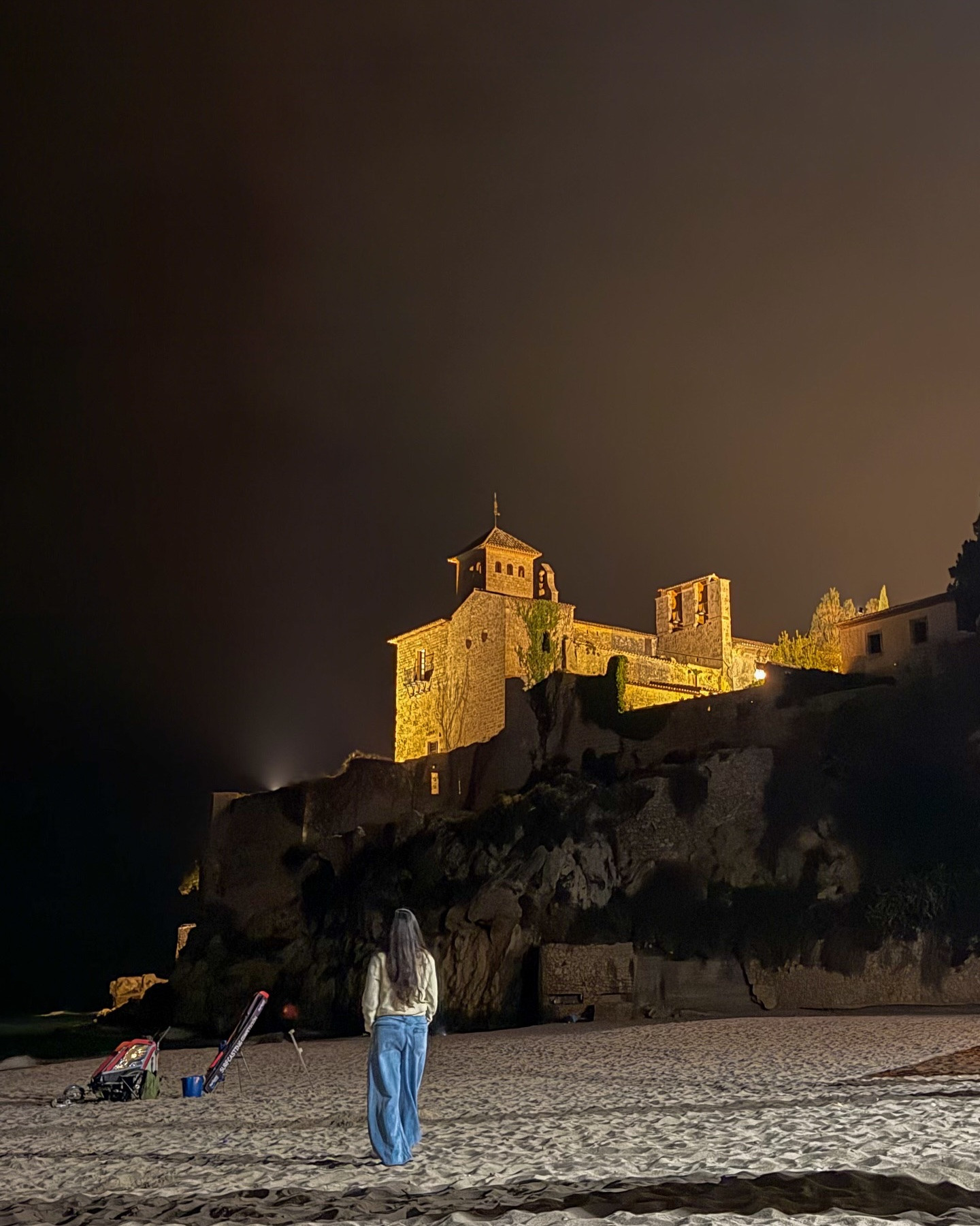 You packed “just one cardigan” for Spain… and it ended up on repeat almost every single day ✨🌊

Tarragona at night felt unreal — golden castle lights, barefoot beach walks, salt in the air, and that cool coastal breeze that only shows up after sunset 🌙

Somewhere between slow dinners, morning coffees, and late-night walks… this cardigan became the constant.

Not an “outfit piece.” A travel system.

Made from 100% merino wool by @unboundmerino￼, and if you’ve ever traveled with merino, you already know why it changes everything:

✨ temperature-regulating → works across climates in one day
✨ breathable → no heavy, sticky overheating
✨ odor-resistant → re-wear for days (packing lighter instantly)
✨ lightweight but warm → the perfect layer without bulk
✨ soft + itch-free → actually comfortable against skin

This is the real travel upgrade: not more clothes… better clothes.

Less packing decisions. More wearing. More moving freely through the day ✈️

One cardigan. Entire trip. Zero overthinking 🤍

#LTKsale #LTKgiftguide #LTKtravel