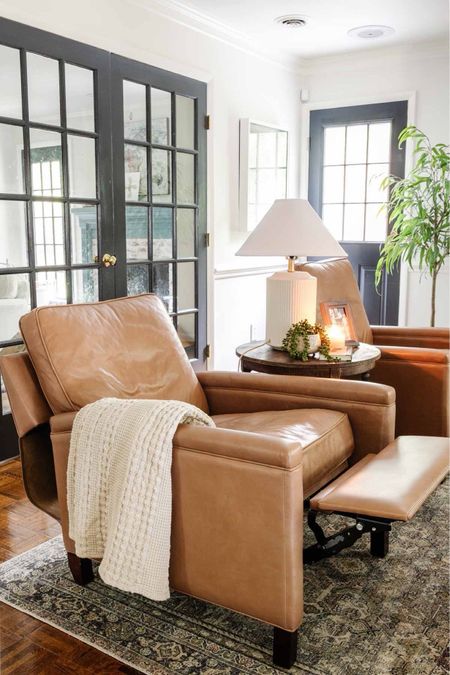 Pottery Barn modern recliner! 

Leather recliner, modern recliner, leather sofa, living room furniture 

#LTKhome