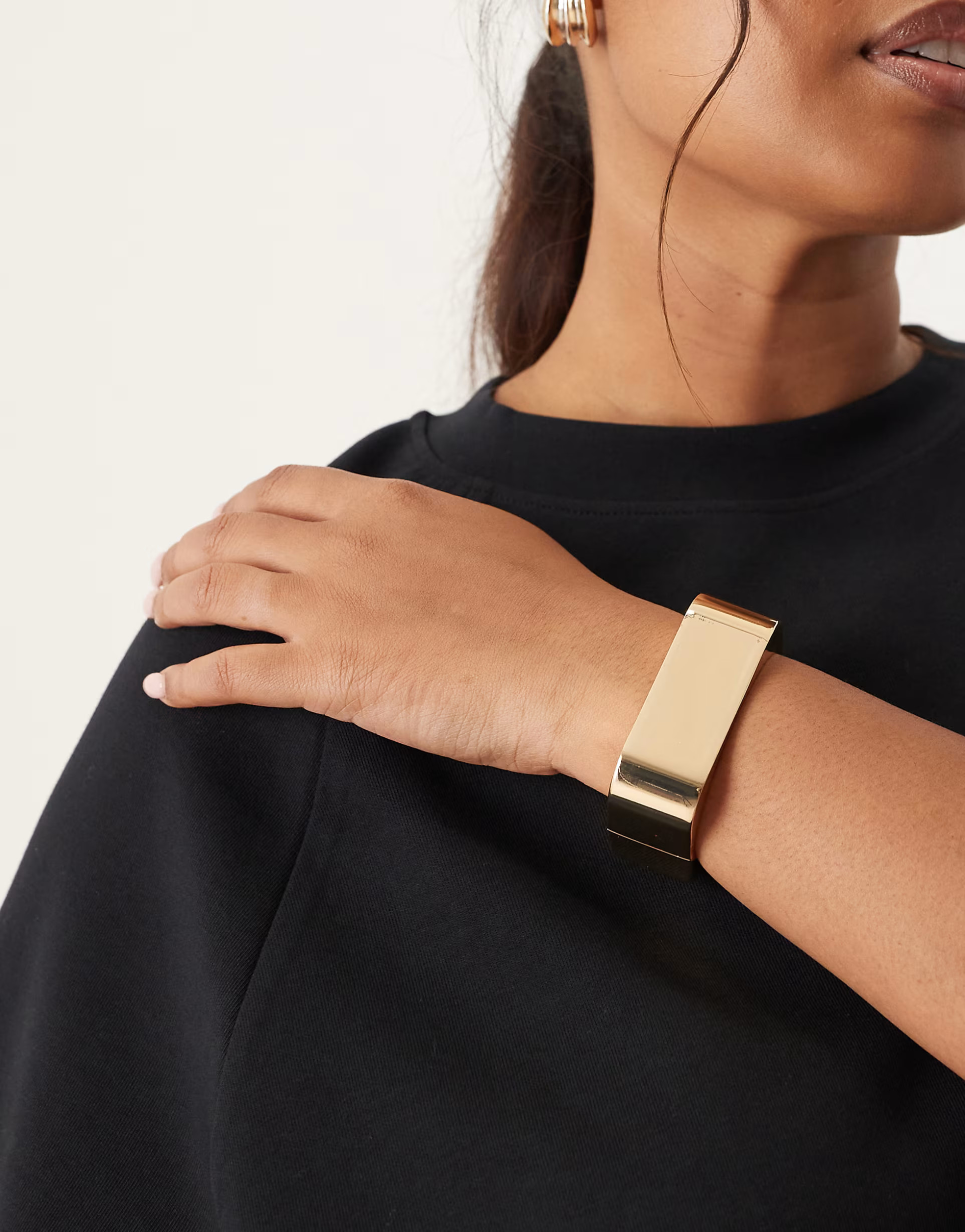 Home› Women› Curve & Plus Size› ASOS DESIGN bangle with oval shape design in gold tone | ASOS (Global)