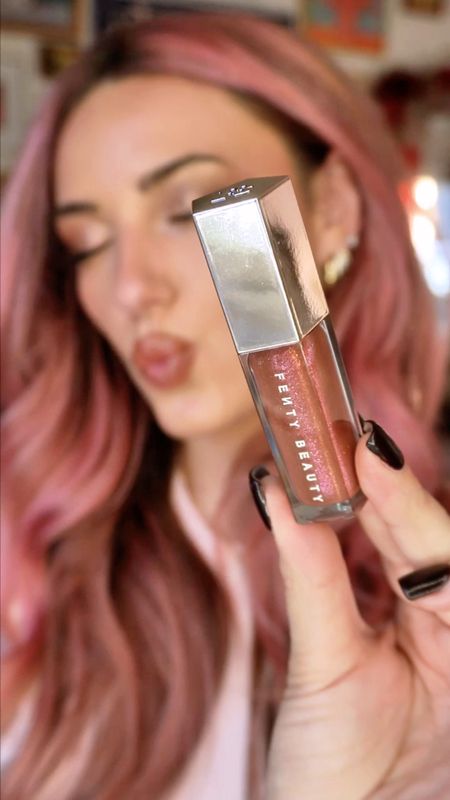 Lip combo of the day💋 New @fentybeauty gloss bomb shade in Hot Choc LIT fantasy with @buxomcosmetics powerline plumping lip pencil in hi-def honey🍯
#makeup #beauty #lipliner #lipgloss

#LTKVideo #LTKBeauty