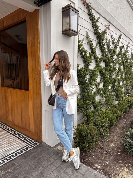 The perfect blazer for spring/summer! I'm wearing a size S in the bodysuit & blazer & a 25 in the jeans. My sneakers run TTS. // Abercrombie, AF outfit, jeans outfit, workwear outfit