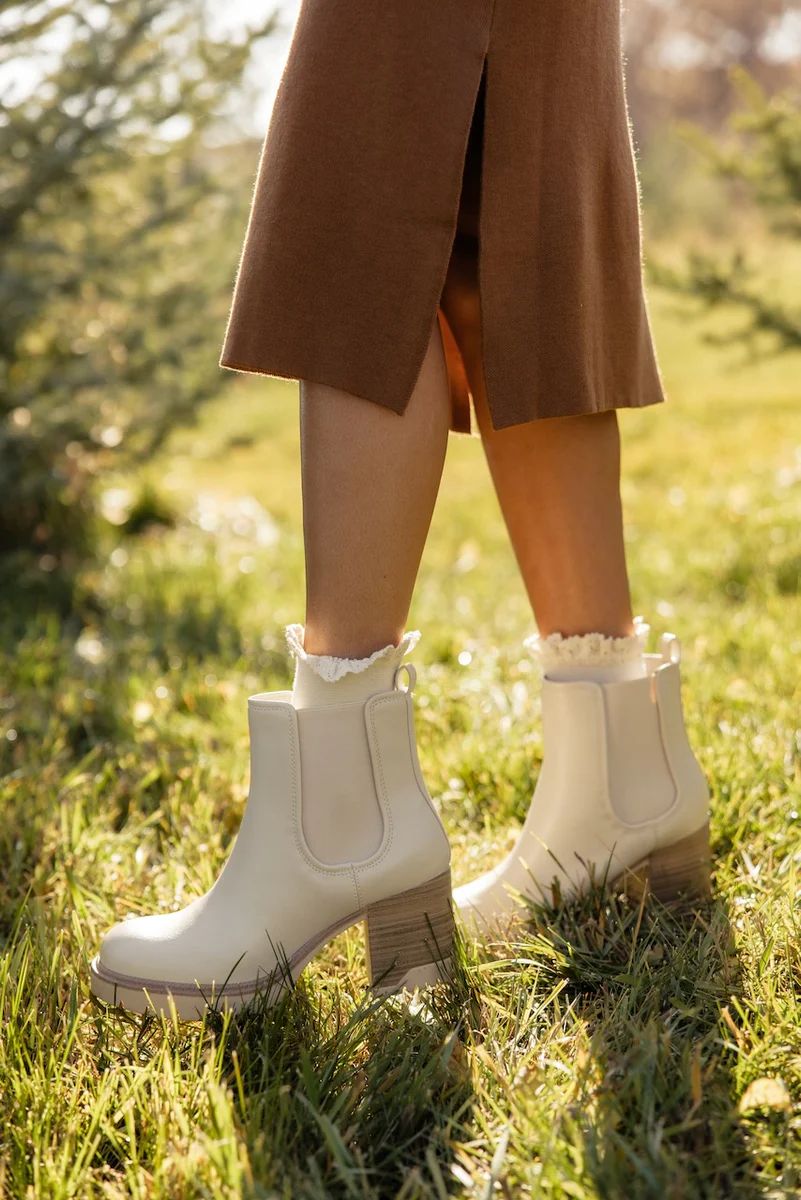Back On Your Feet Chelsea Boots | Roolee