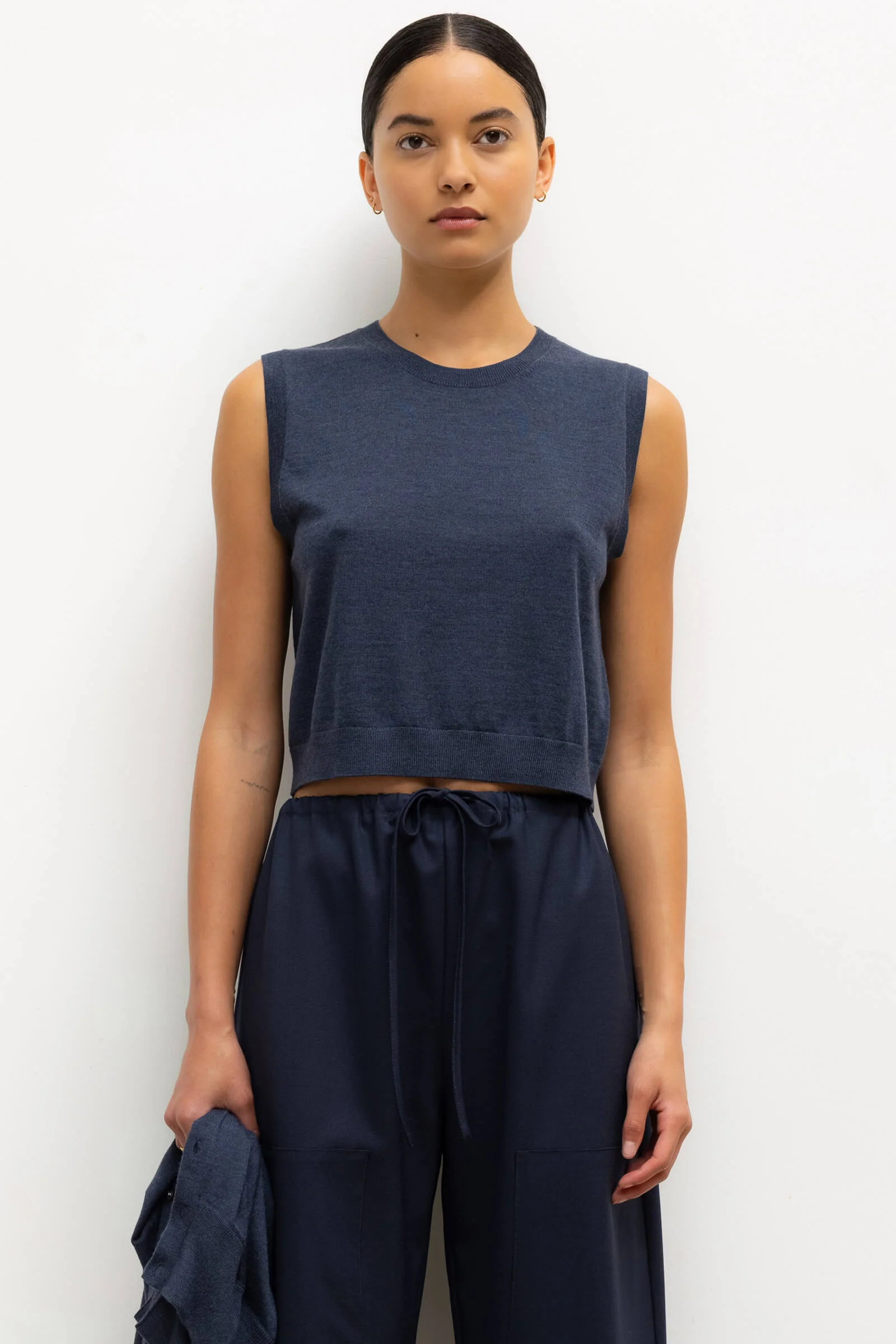 James Sleeveless Crew | LESET