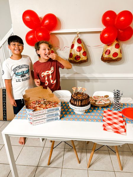 Pizza party idea for boys, tween boys, teen boys 