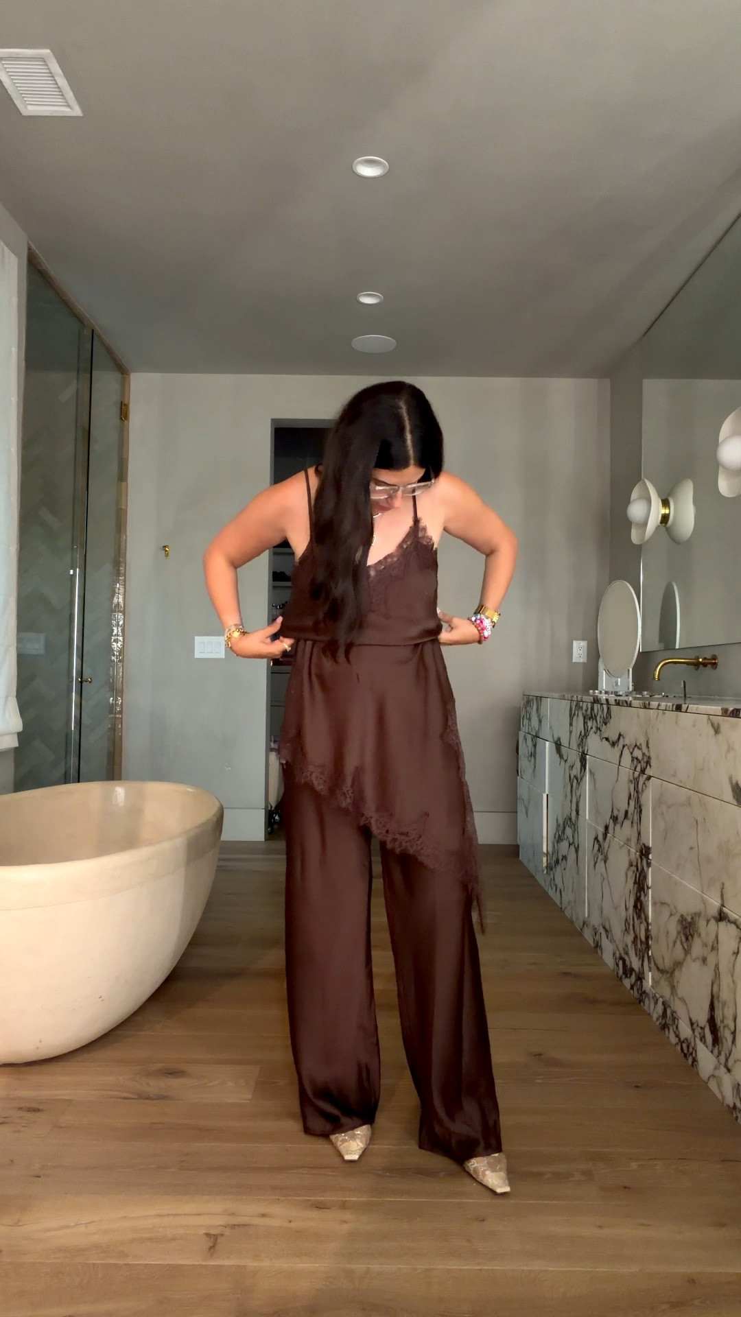Top: medium 
Bottom: medium

Dressupbuttercup.com #dressupbuttercup #dederaad

#LTKootd #LTKmomlife #LTKSaleAlert