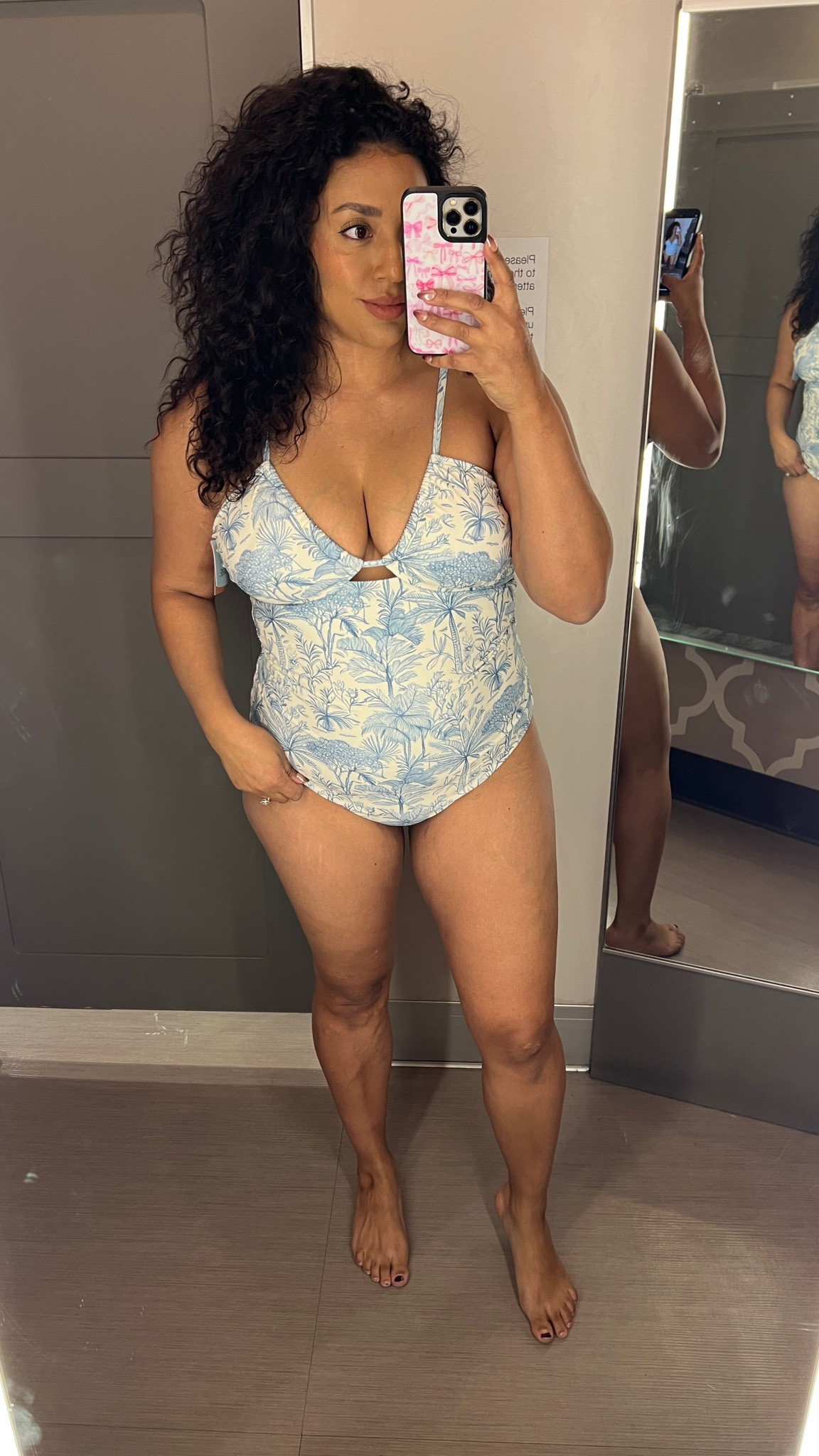 Size XL, medium/full bum coverage!
Target swim, one piece 

#LTKFindsUnder50 #LTKSwim #LTKMidsize