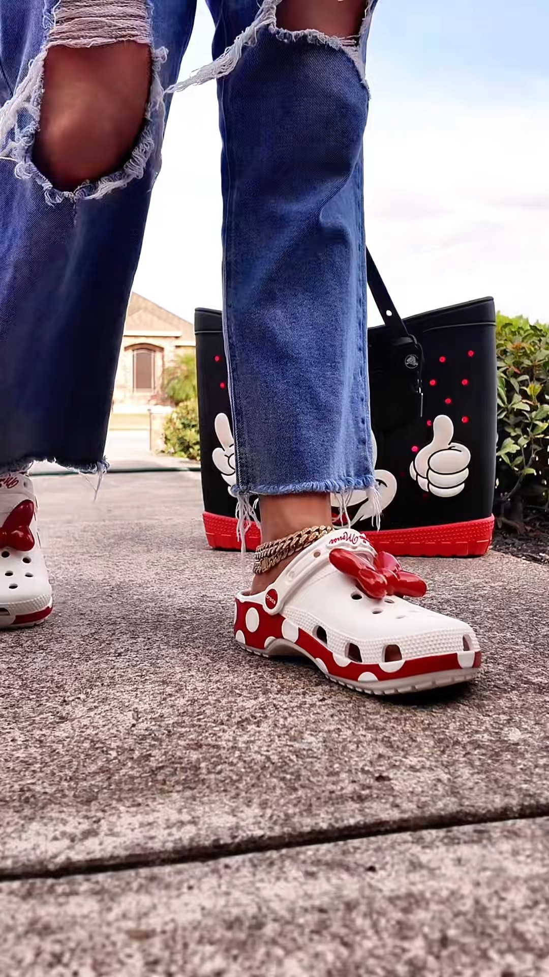 Minnie Crocs!!    @Crocs 

 #crocs #crocsclogs #ad #LTKootd #LTKWorkwear #LTKTravel