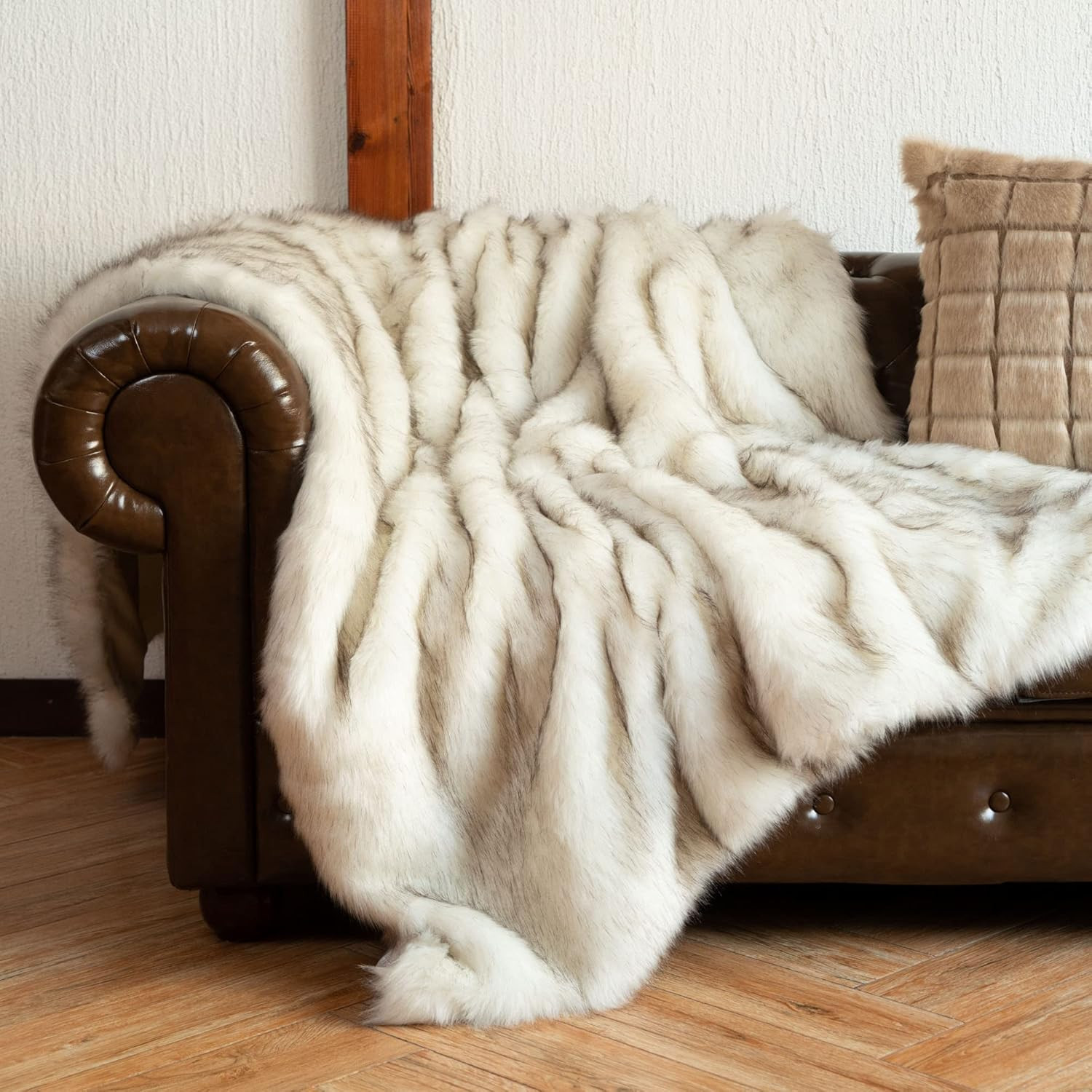 BATTILO HOME Luxury White Faux Fur Throw Blanket Long Pile with Black Tips, 51"x67", Super Warm T... | Amazon (US)