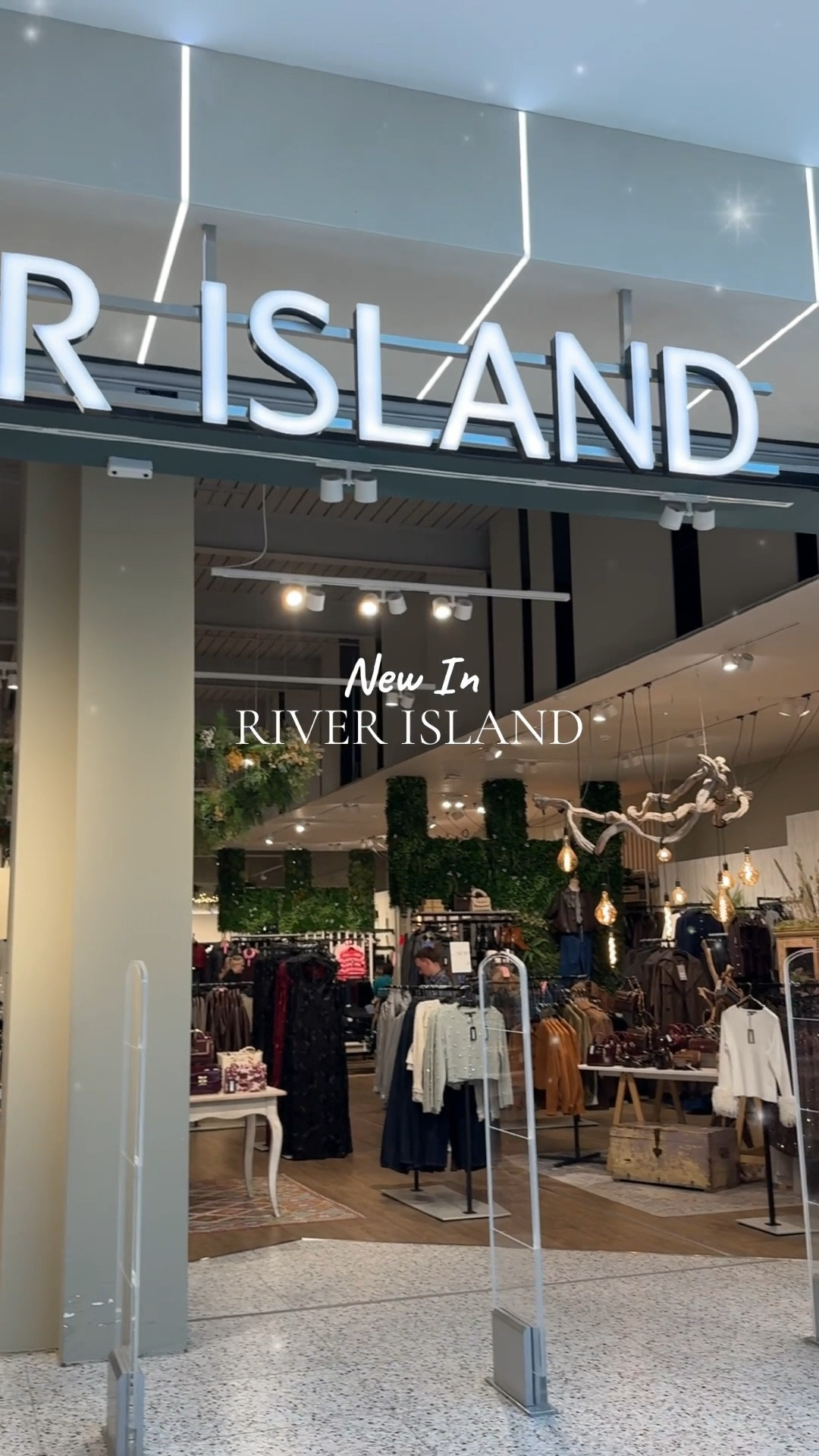 I haven’t been in River Island in forever and I walk in and see these beauties. 😍🪩✨

Safe to say I will be having a mooch more often! 

I have linked what I can  ♥️

#riverisland #newin #shopwithme #comeshopwithme #newinstore 

#LTKpartywear #LTKfestive #LTKdresses