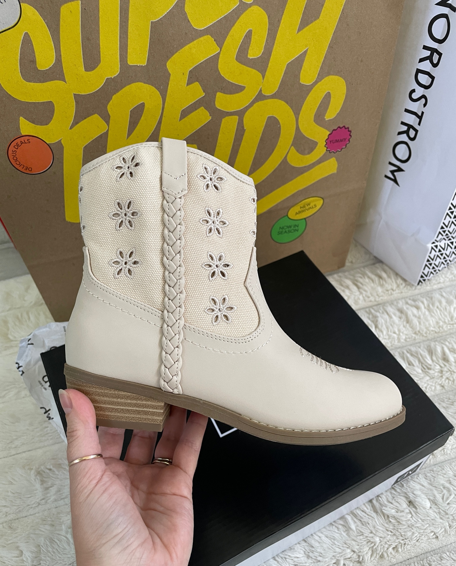 Nsale girls boots 


#LTKShoeCrush #LTKxNSale #LTKFindsUnder50