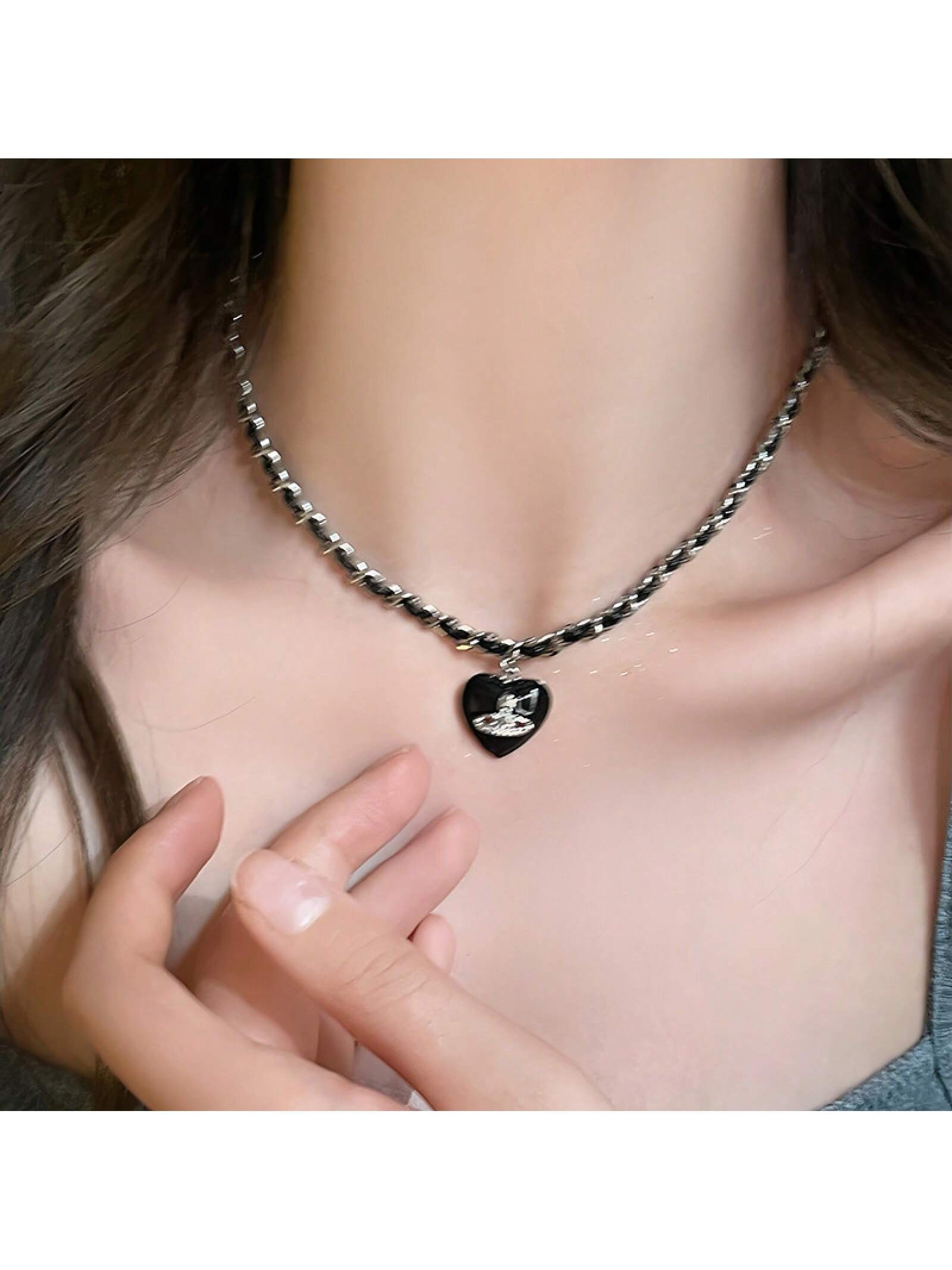 Black Heart Saturn Necklace For Women Elegant Collarbone Chain | SHEIN