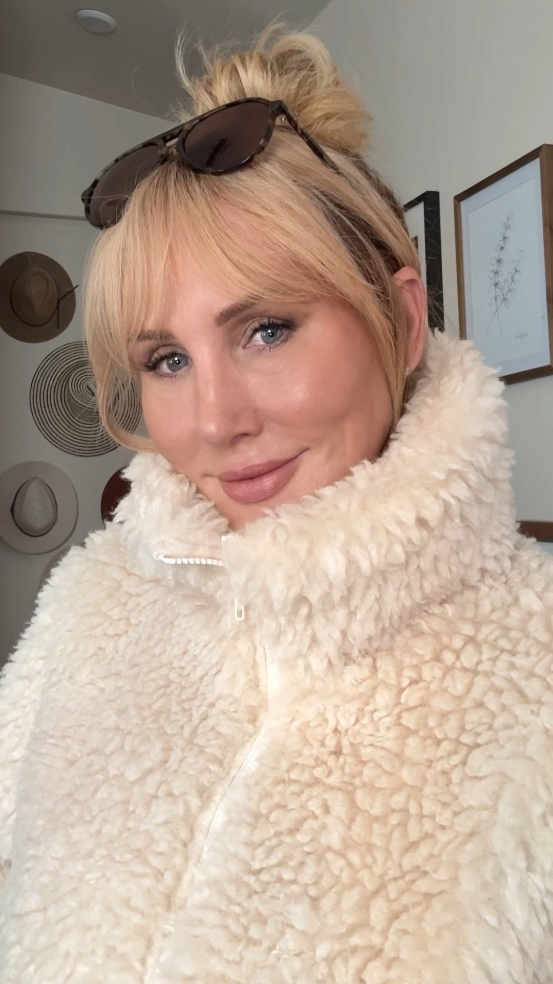 Outfit of the day! Bumming around Vail with my husband  ❤️

#ootd #outfitideas #weekendoutfit #outfitinspiration #fashion