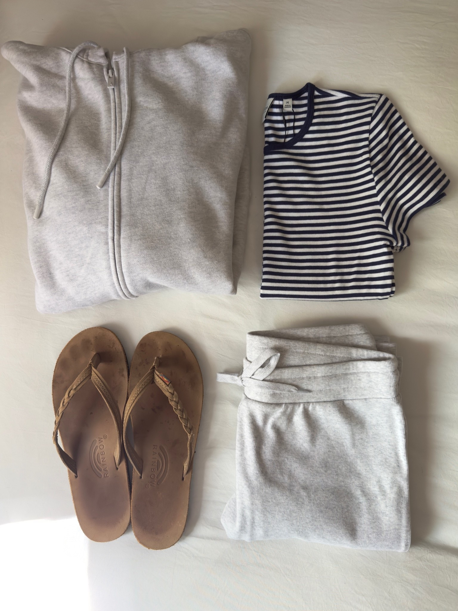 Aritzia homestretch & sweat fleece set 💛

#loungewear #summer #comfy #basics #timeless #outfits #outfitinspo #clientelesale

#LTKSaleAlert #LTKootd #LTKSeasonal
