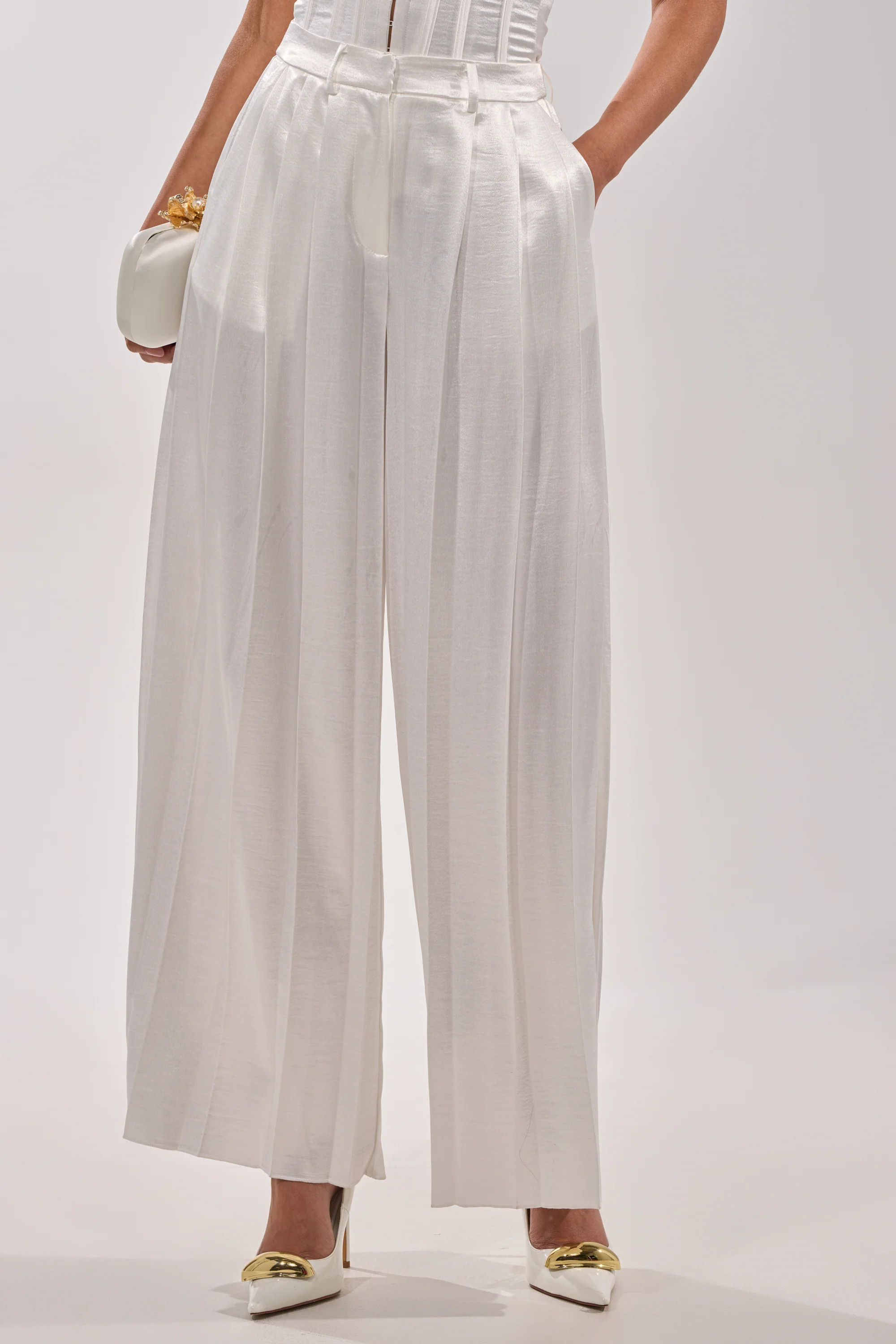 IRIS SATIN PLEATED PANT | AKIRA