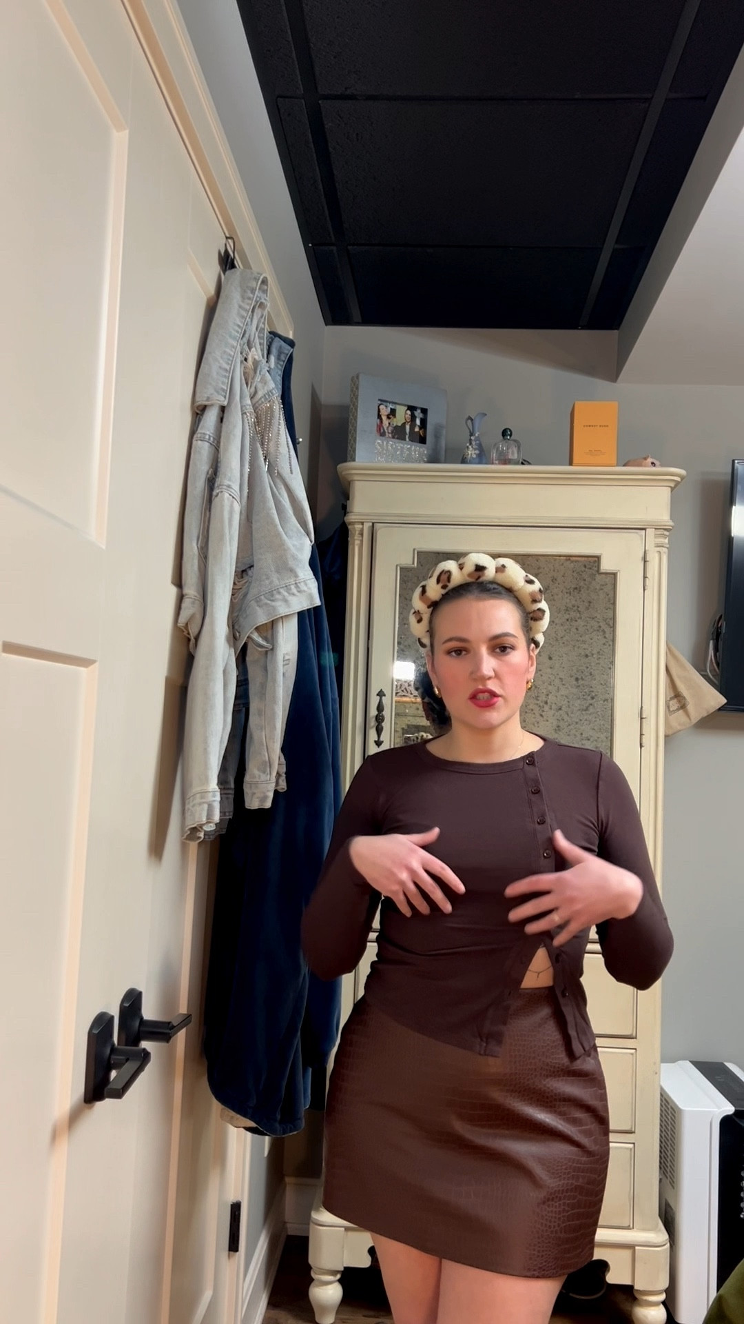 Trying on the leather skort / leather skirt I got at Abercrombie! I’m wearing the color brown in a size medium!
I can’t wait to style this! 
#tryon #abercrombietryon

#LTKWorkwear #LTKvlog #LTKootd