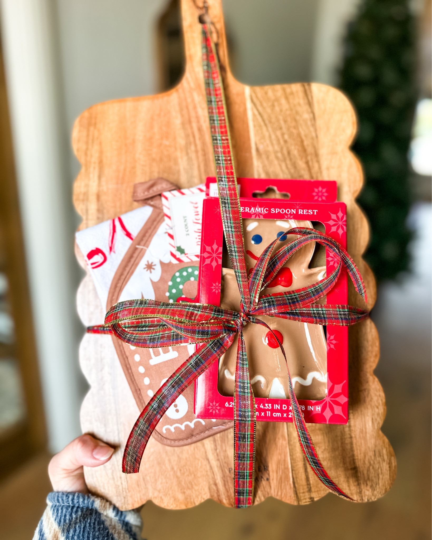 This combo is the perfect gift combo for teachers,  friends or Christmas party!! This scallop cutting board is so stinking cute! 


#teachergifts #giftideas #kitchengift

#LTKHoliday #LTKGiftGuide #LTKCyberWeek