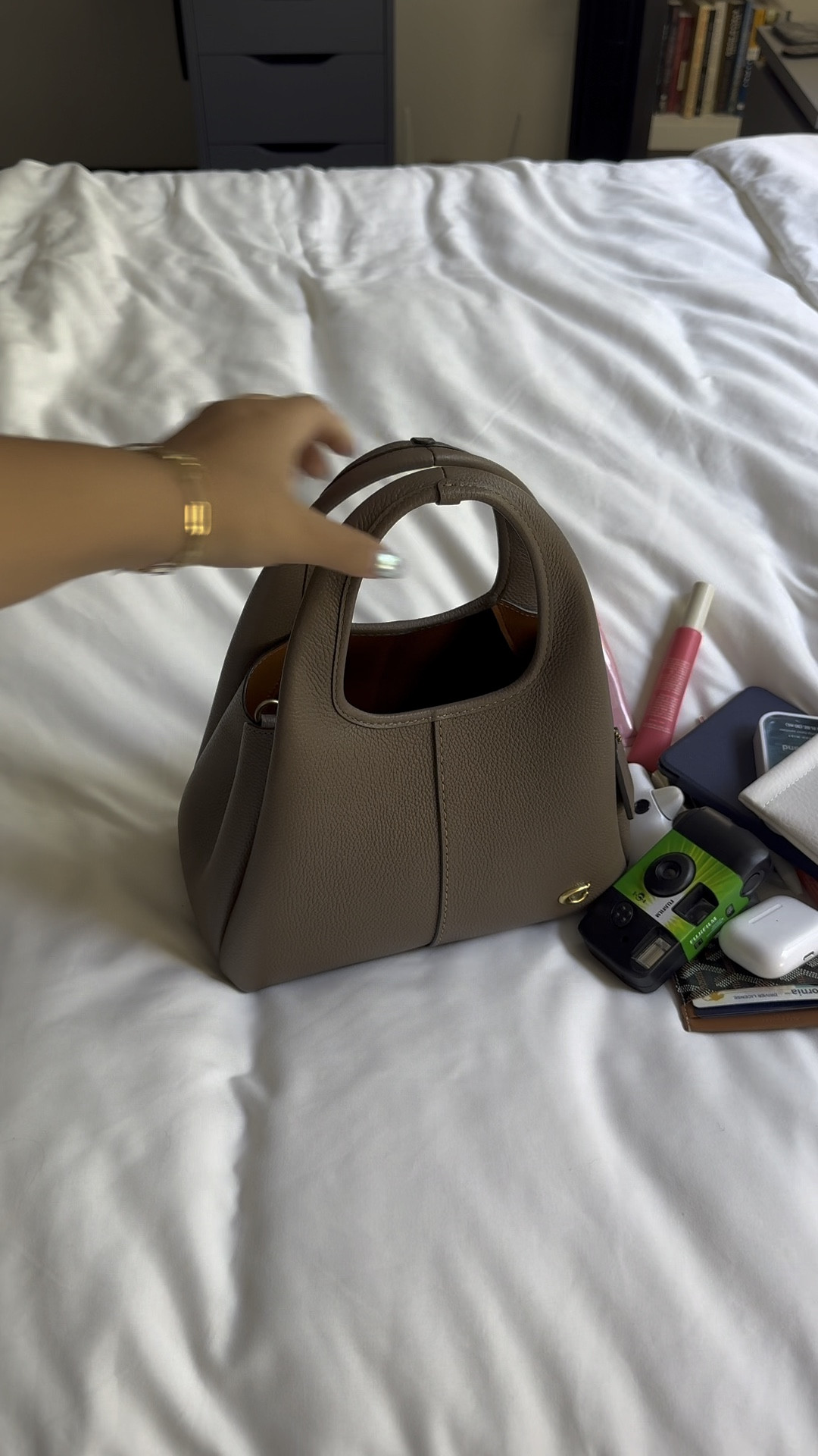 what’s in my bag! 

#LTKVideo #LTKBeauty #LTKItBag