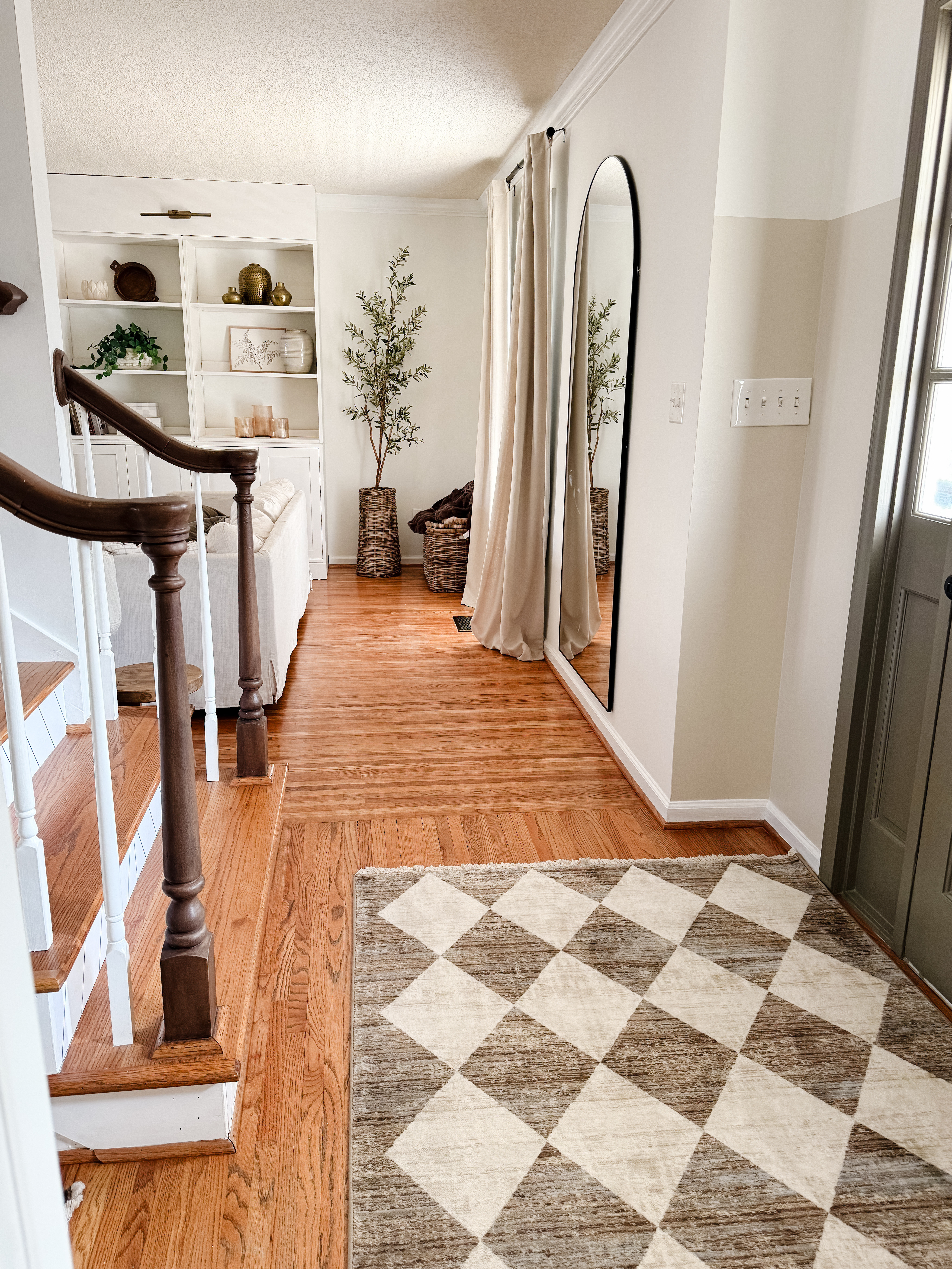 Entryway view 


Checker rug
Olive tree
Built in bookcases
Living room 
Oversized arched mirror 
Home lately 

#LTKHome #LTKStyleTip #LTKSeasonal