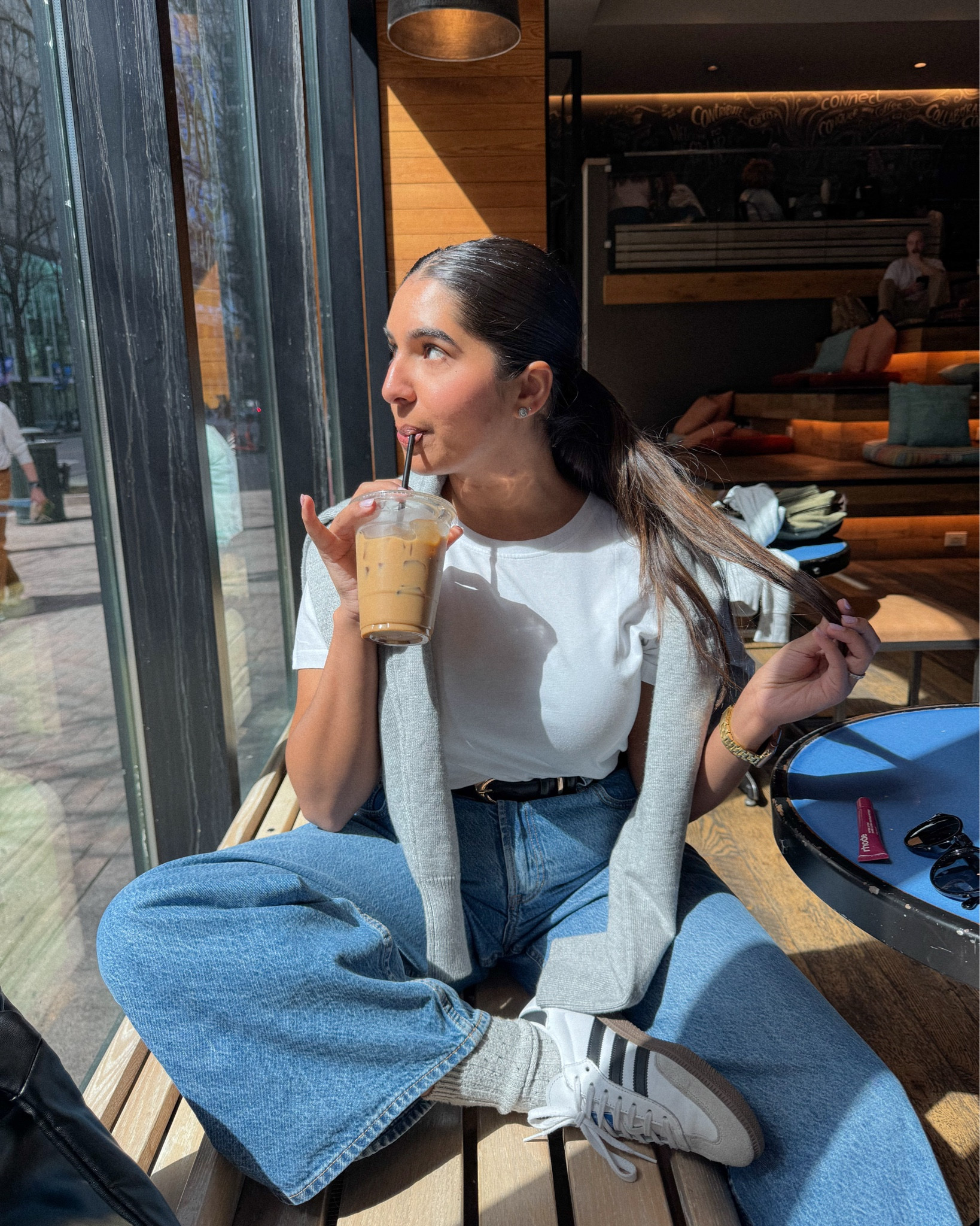 when the base of any outfit starts with a white tee 🤍🖤

#LTKSpringSale #LTKFindsUnder50 #LTKStyleTip
