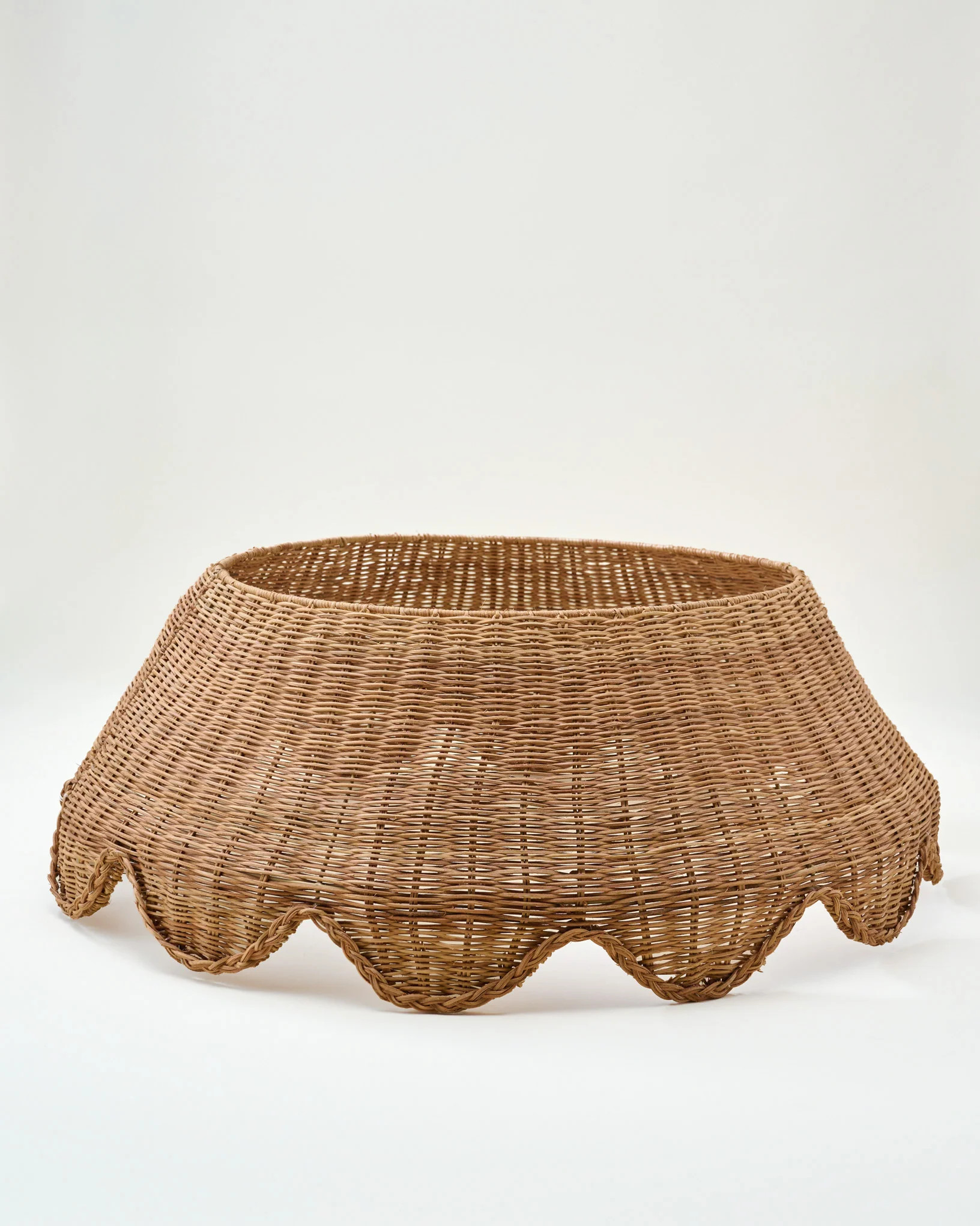 Solene Scalloped Rattan Tree Collar | Magnolia