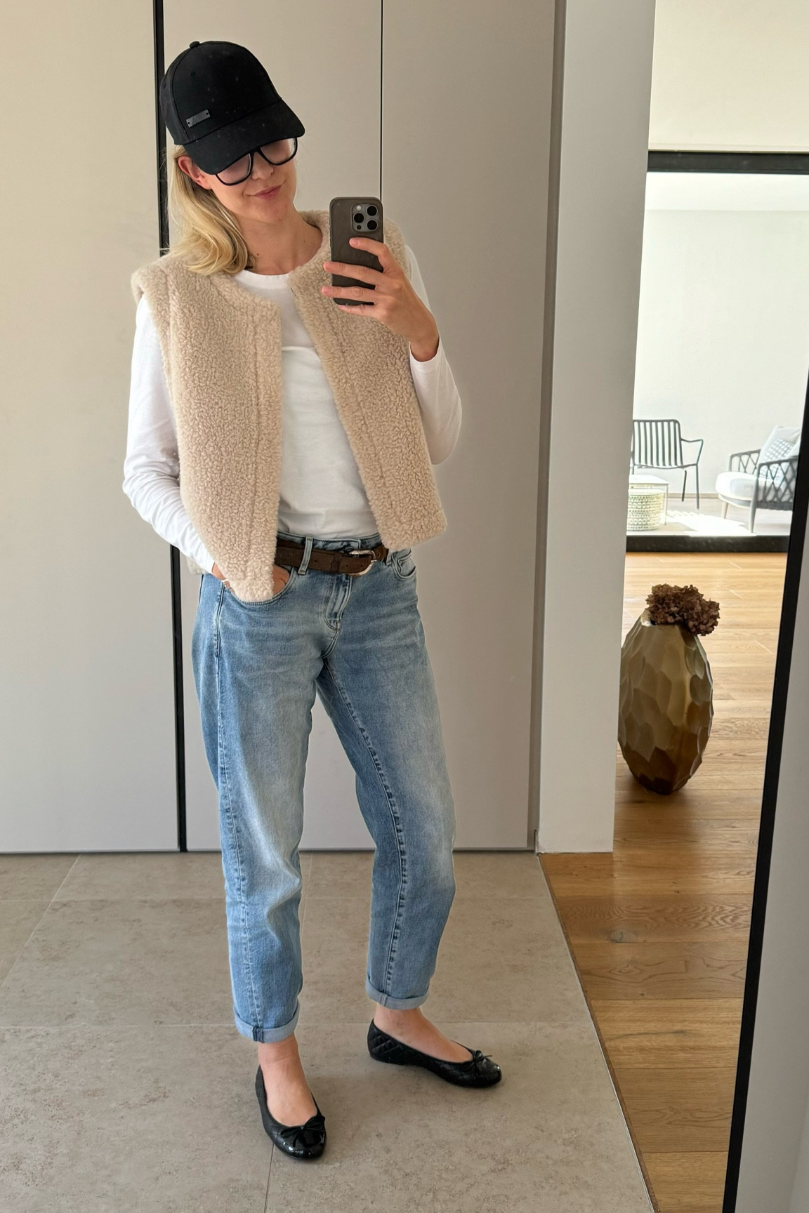 Basic Look für warme Herbsttage! 

We love diese Kuschelweste und bekommen davon nicht genug! 

#LTKdeutschland #LTKautumn #LTKtravel